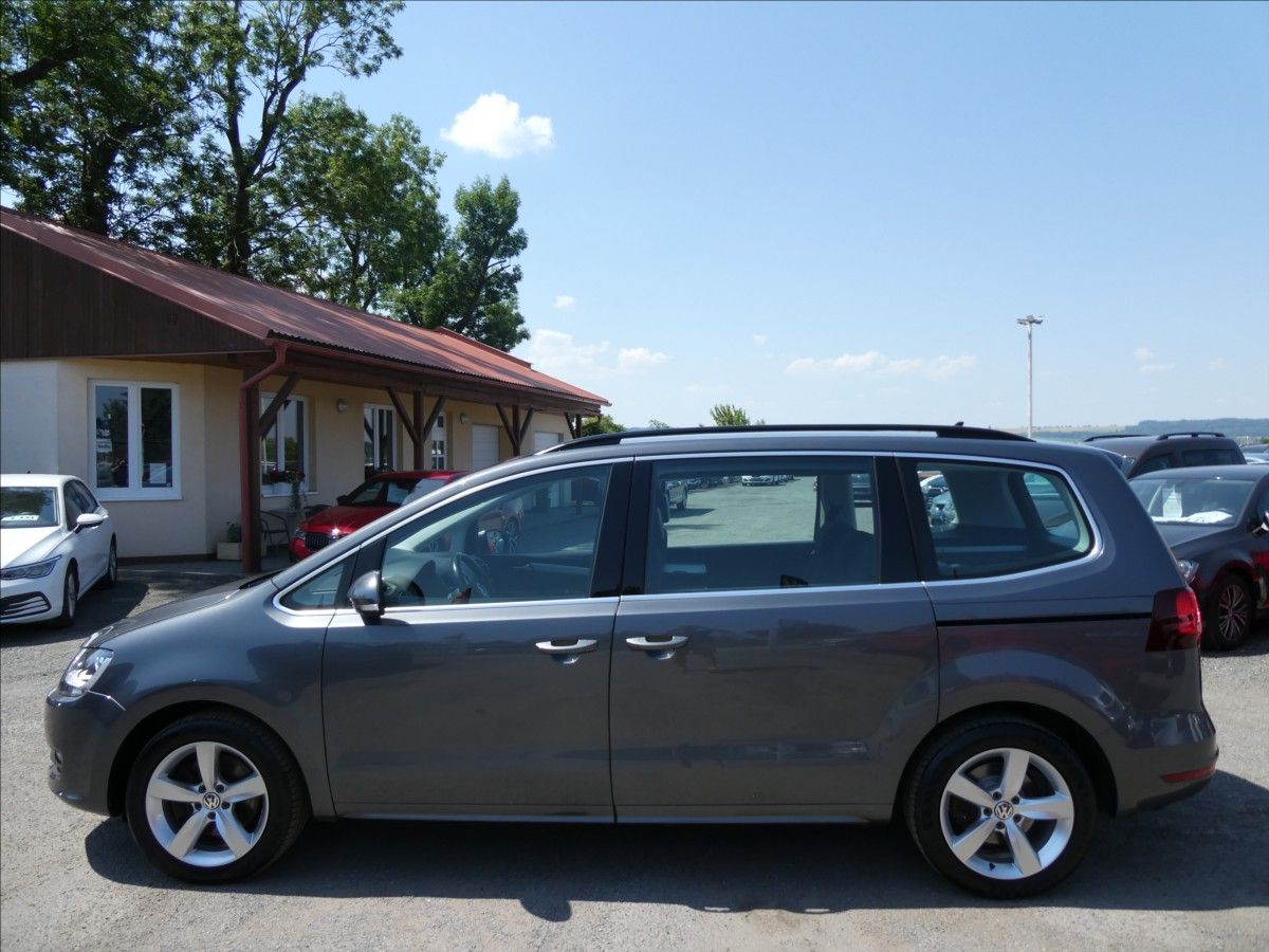 Volkswagen Sharan, 2,0 TDi 110kW webasto, 2x kola - fotka 6
