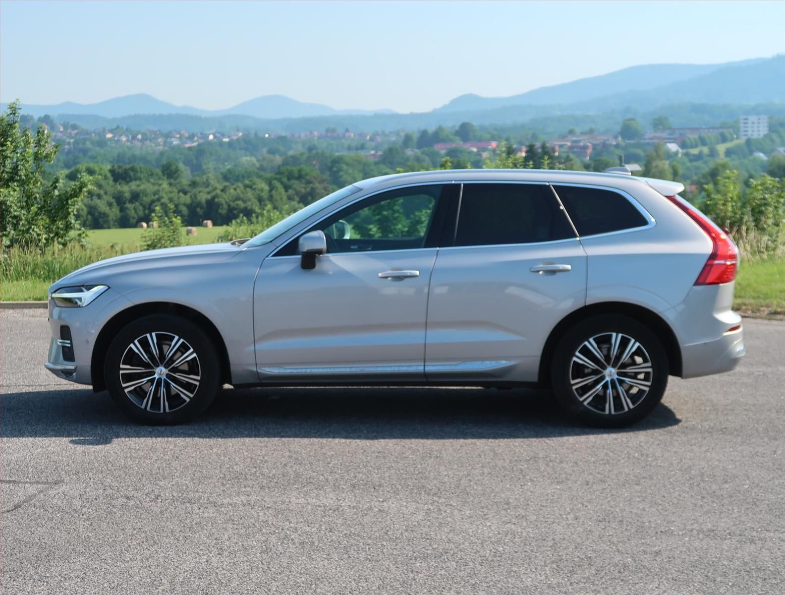 Volvo XC60, D5 AWD, Momentum, 4X4 - fotka 3