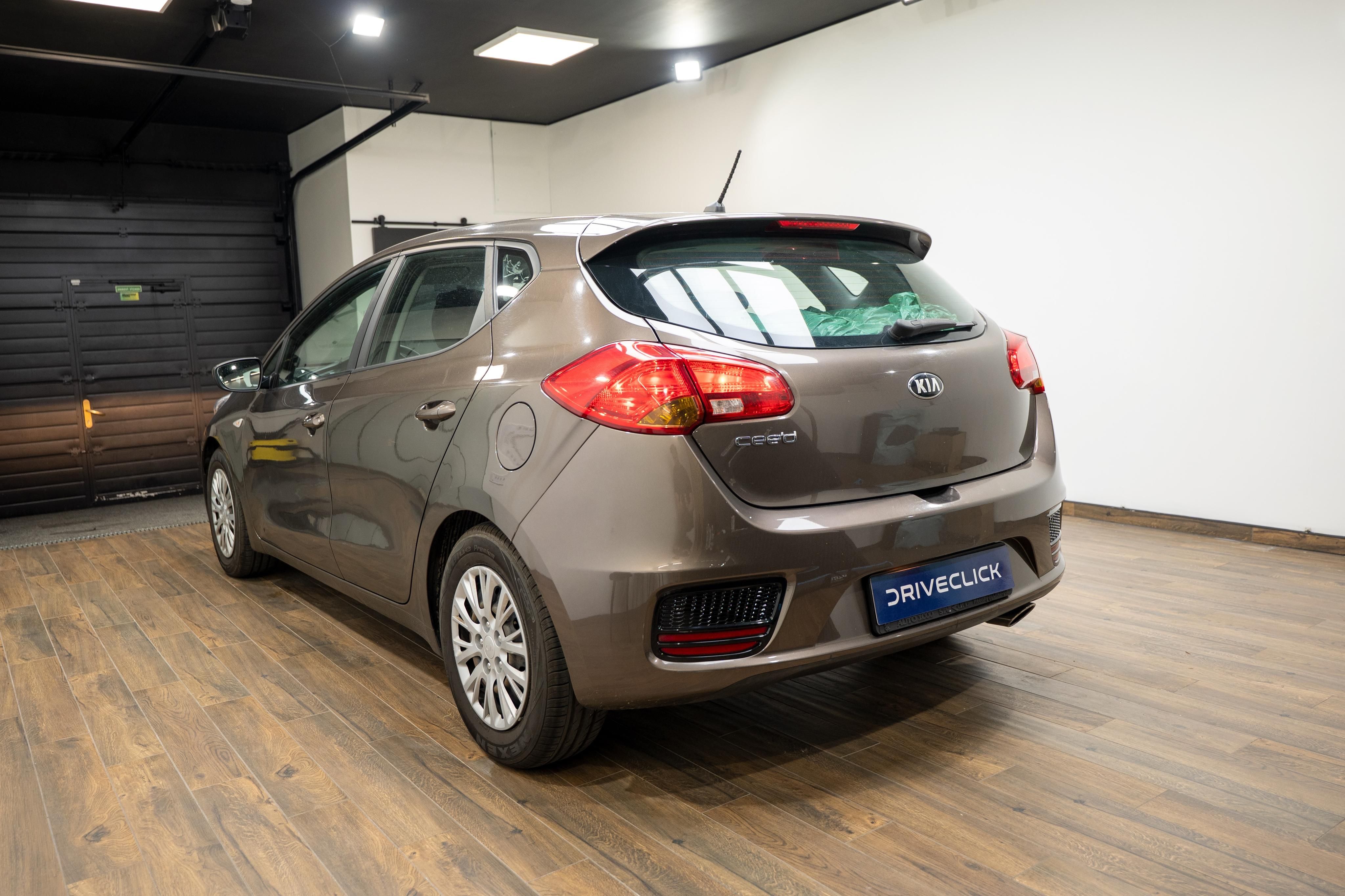 Kia Cee´d, 1.4 CVVT 74 kW serv.kniha - fotka 6