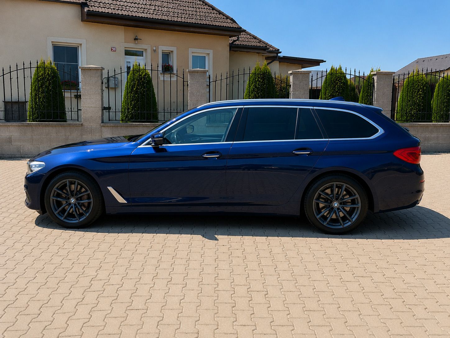BMW Řada 5, BMW 530 xD Touring - fotka 3