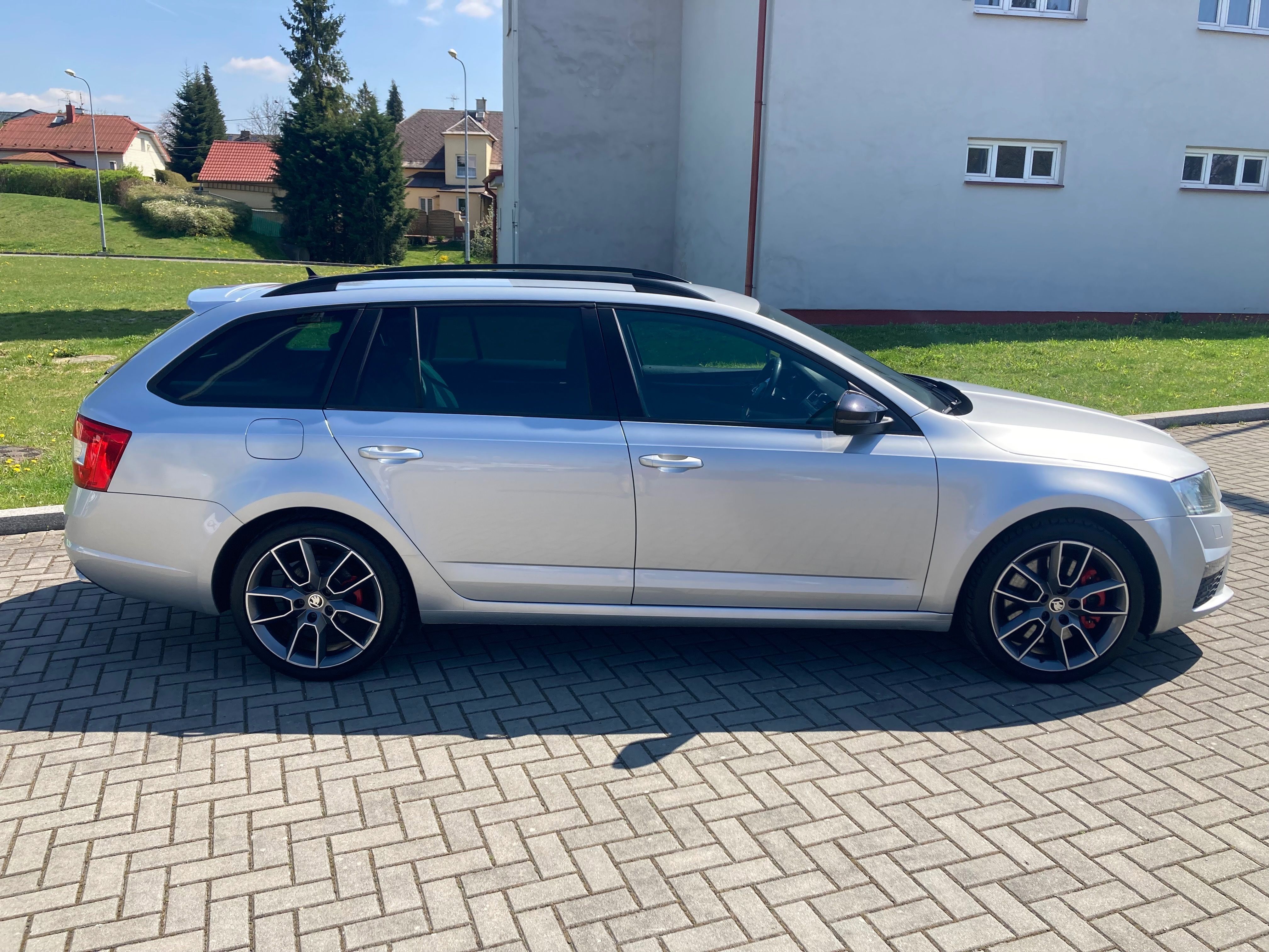 Škoda Octavia, 2.0 TDI 135 KW RS - fotka 4
