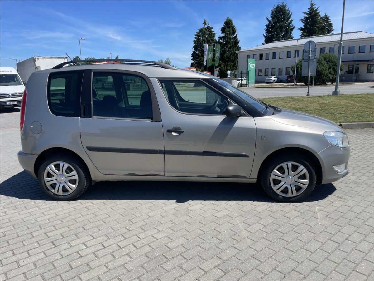 Škoda Roomster, 1,2 TSi 63kw Ambiente Klima ES - fotka 5