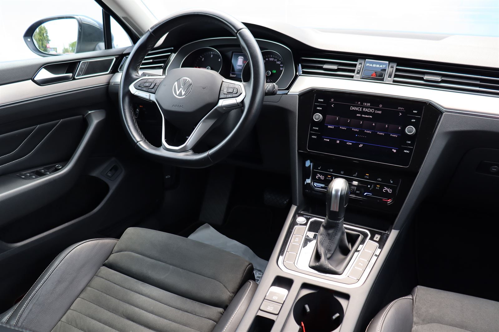 Volkswagen Passat, 2.0 TDI DSG Elegance Variant - fotka 5