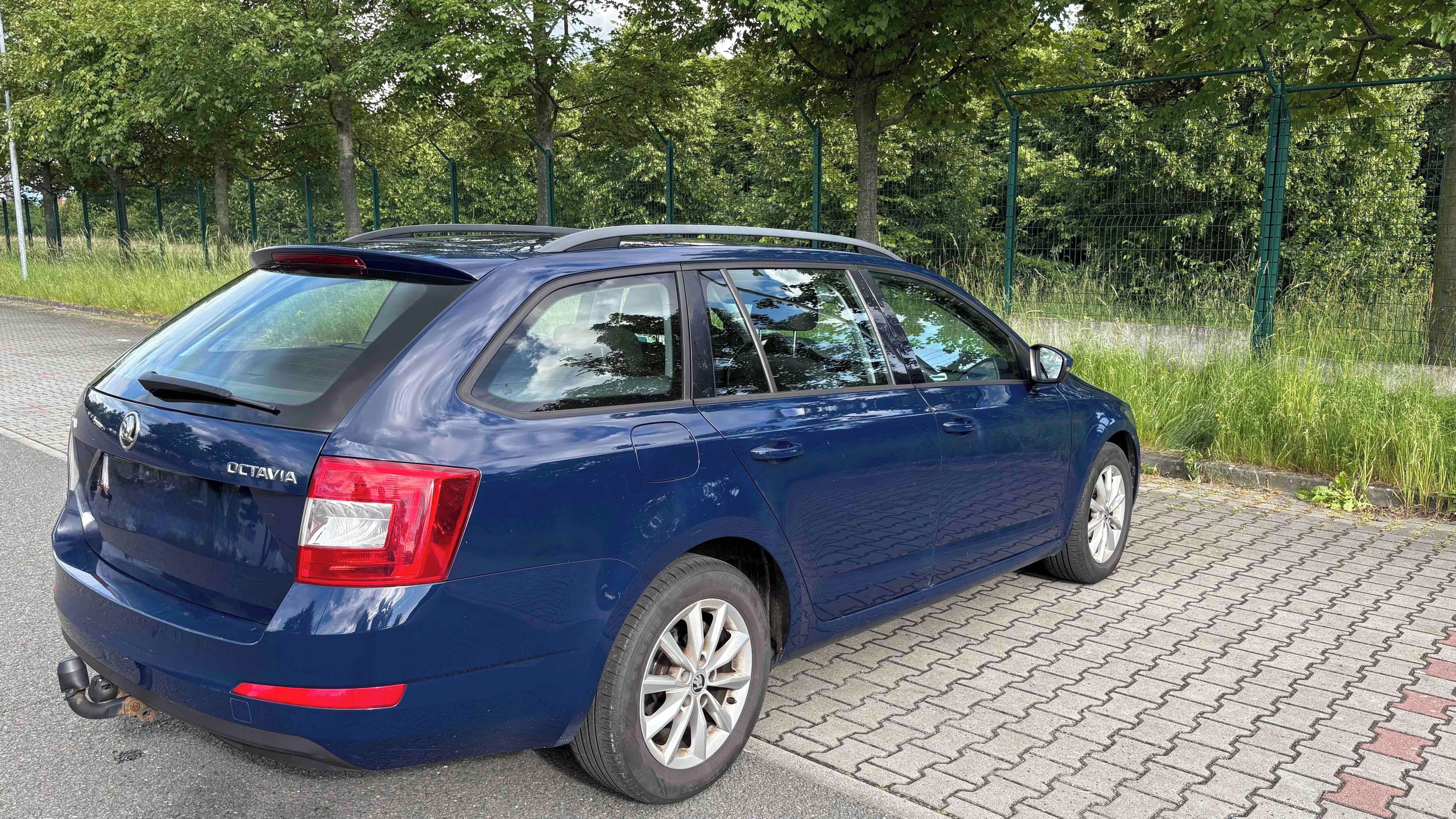 Škoda Octavia, Octavia 1.6 TDI, kombi, tažné - fotka 3
