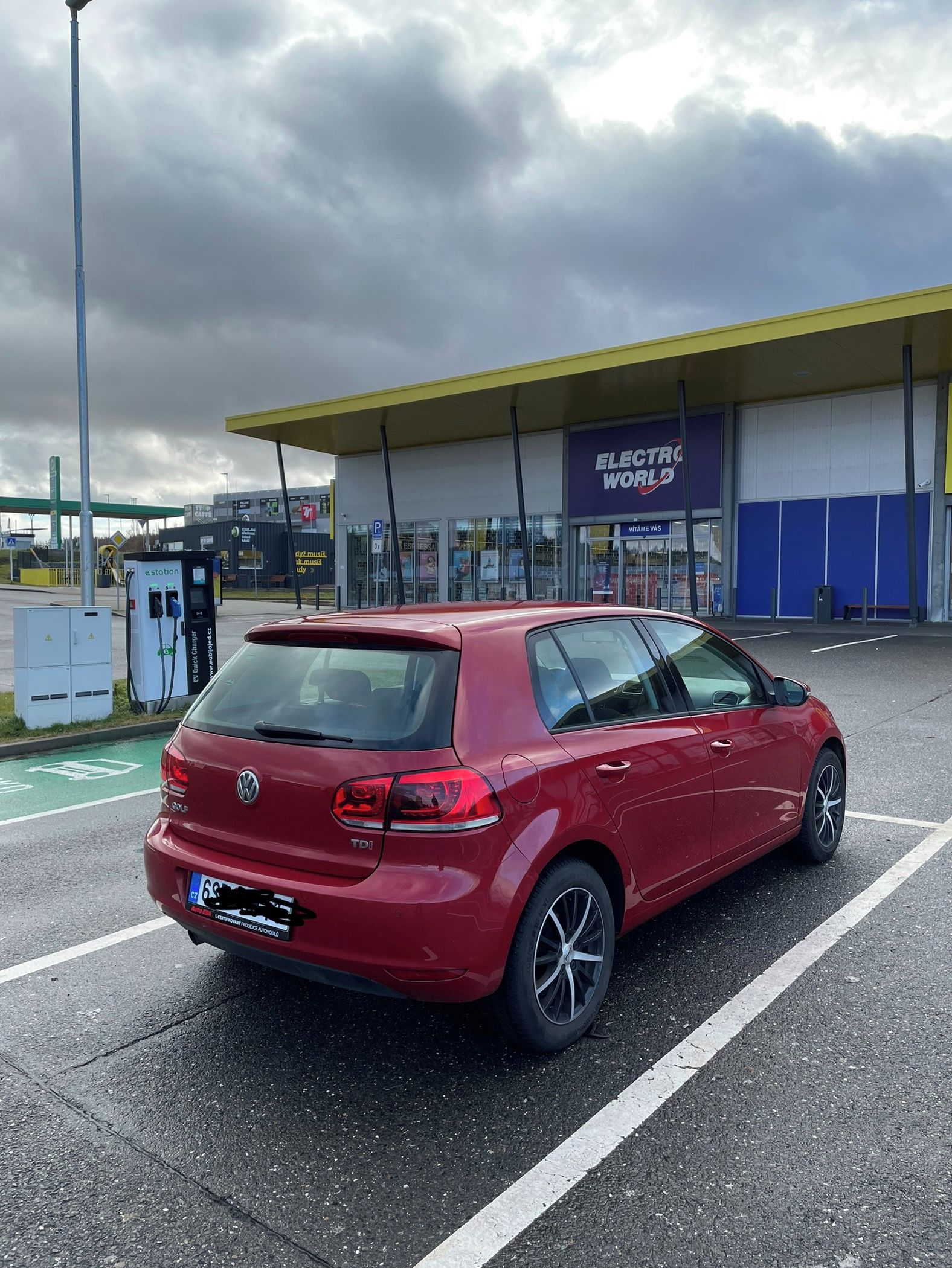 Volkswagen Golf, 1.6 TDI, hatchback, dobrý stav - fotka 5