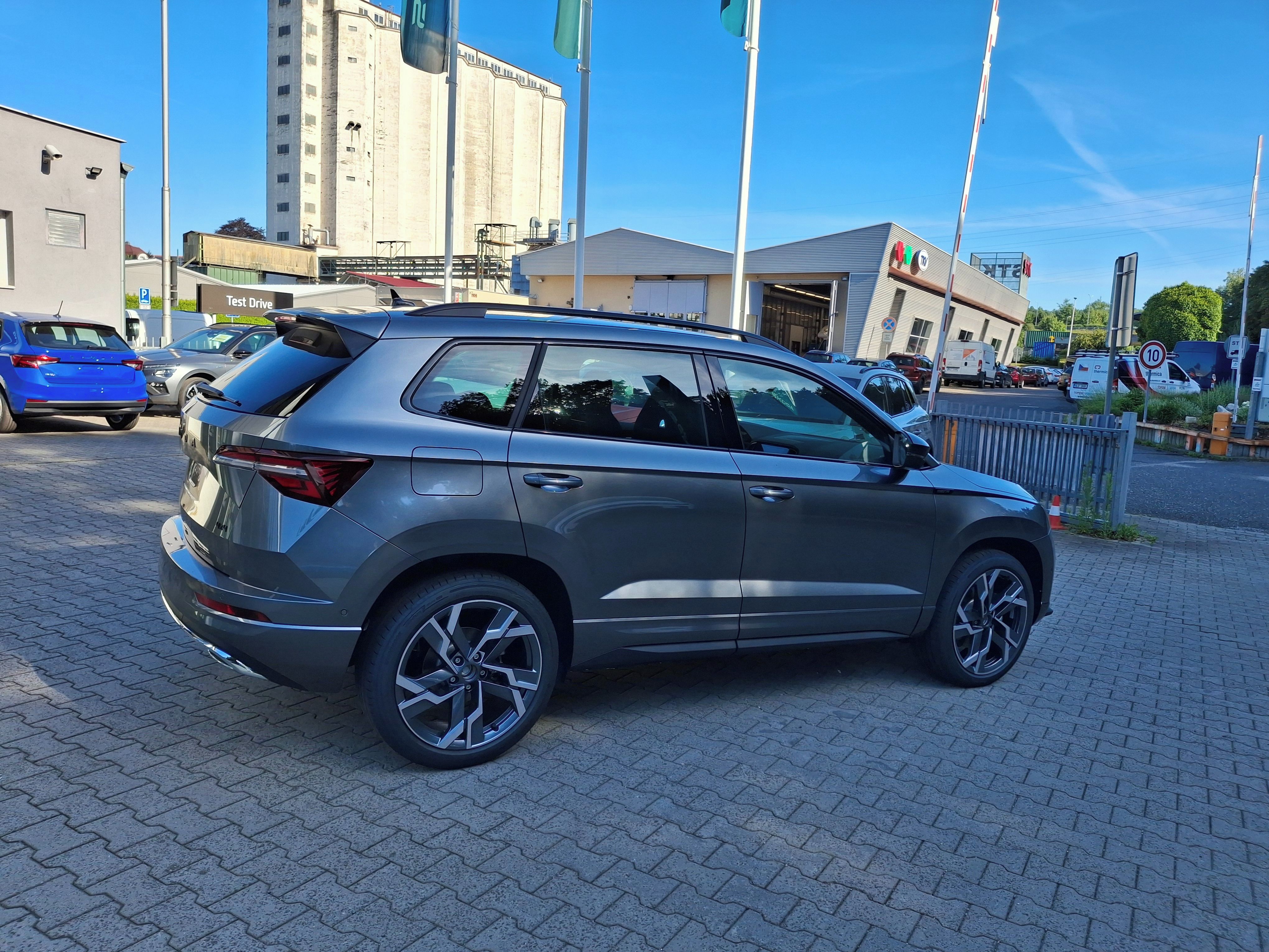 Škoda Karoq, Sportline 2,0 TSI 4x4 DSG - fotka 5