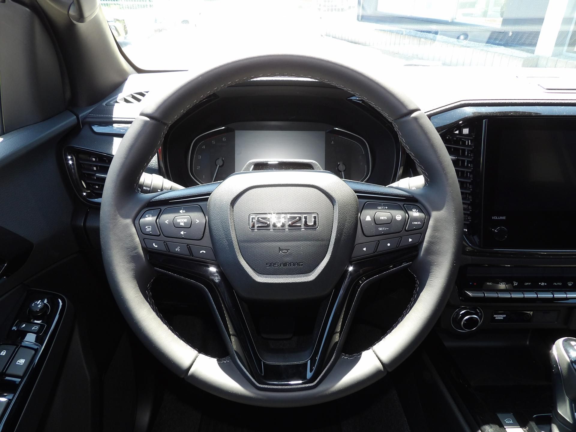Isuzu D-Max, V-Cross 2.2L 163K 4x4 8st. A/T - fotka 6