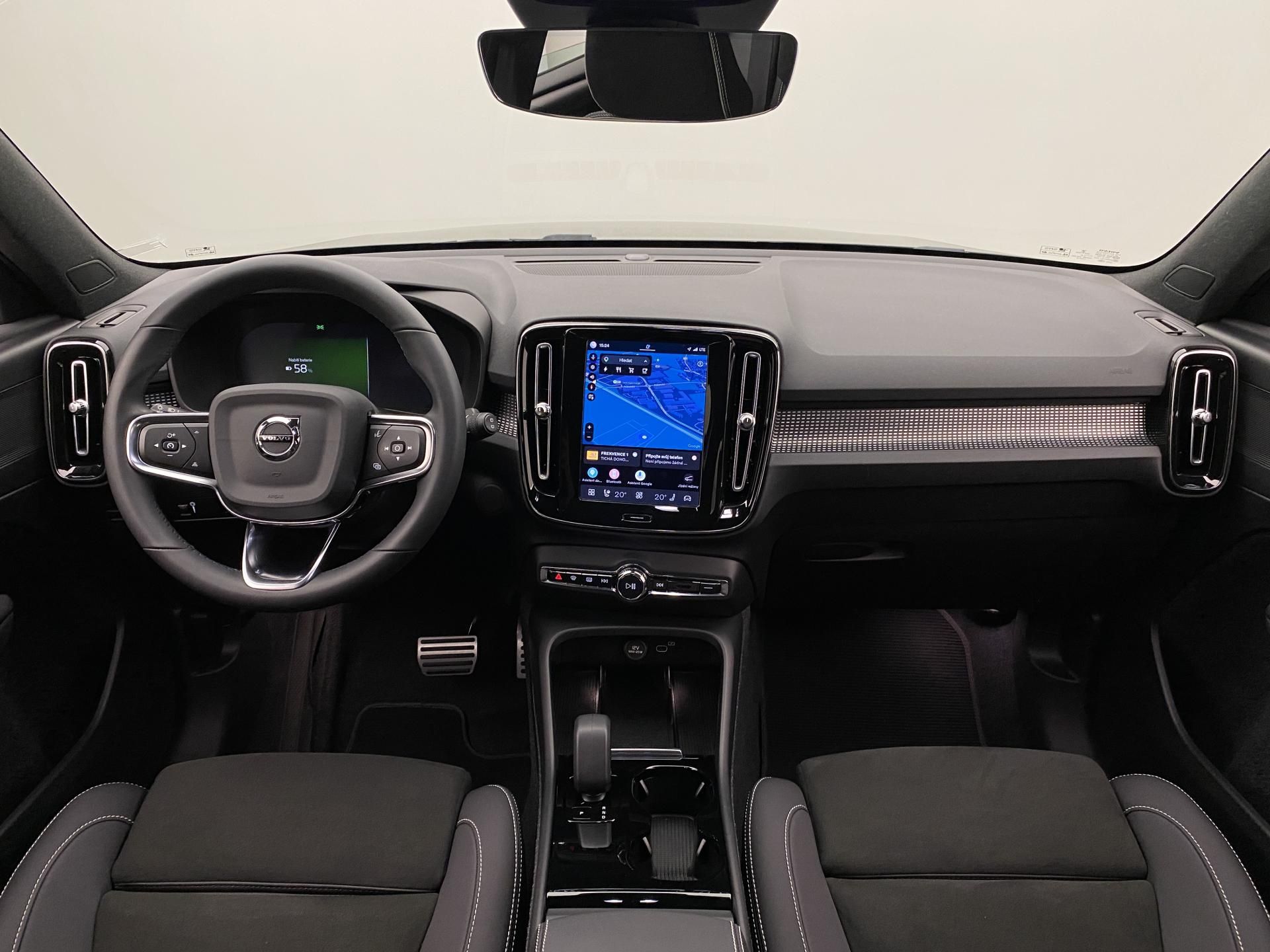 Volvo XC40, PURE ELECTRIC RECHARGE PLUS - fotka 2