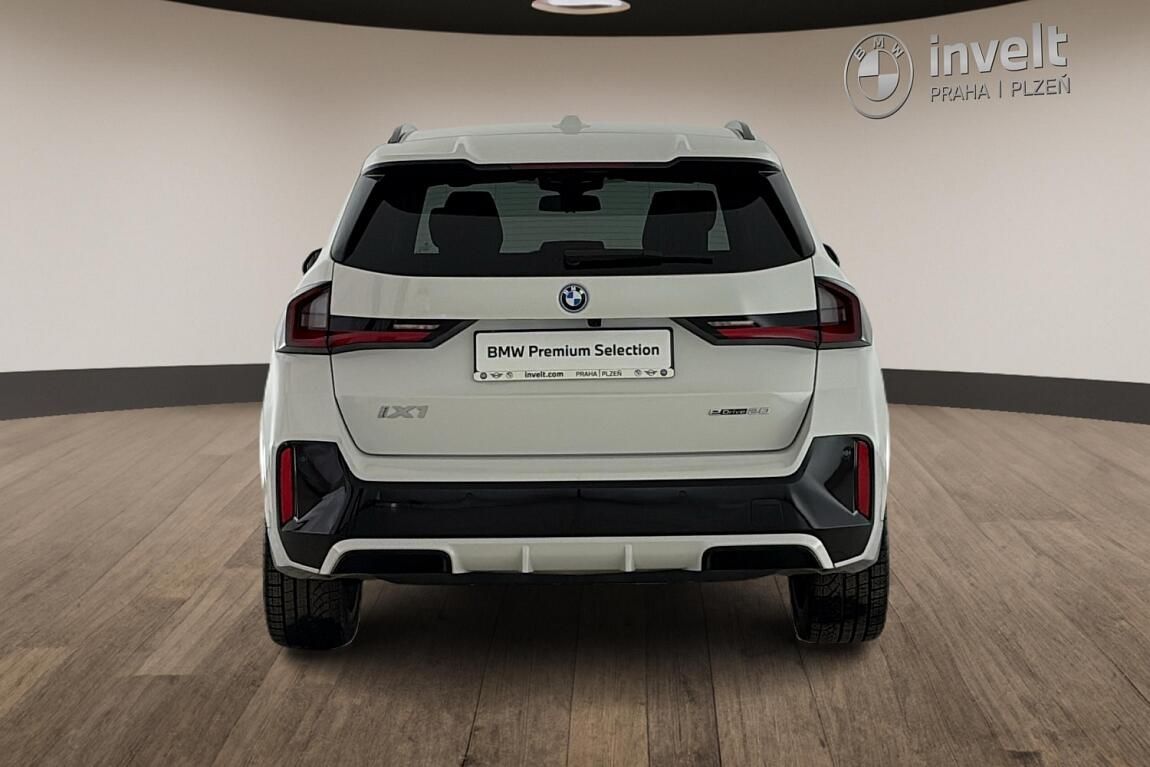 BMW iX1, eDrive20 - fotka 3