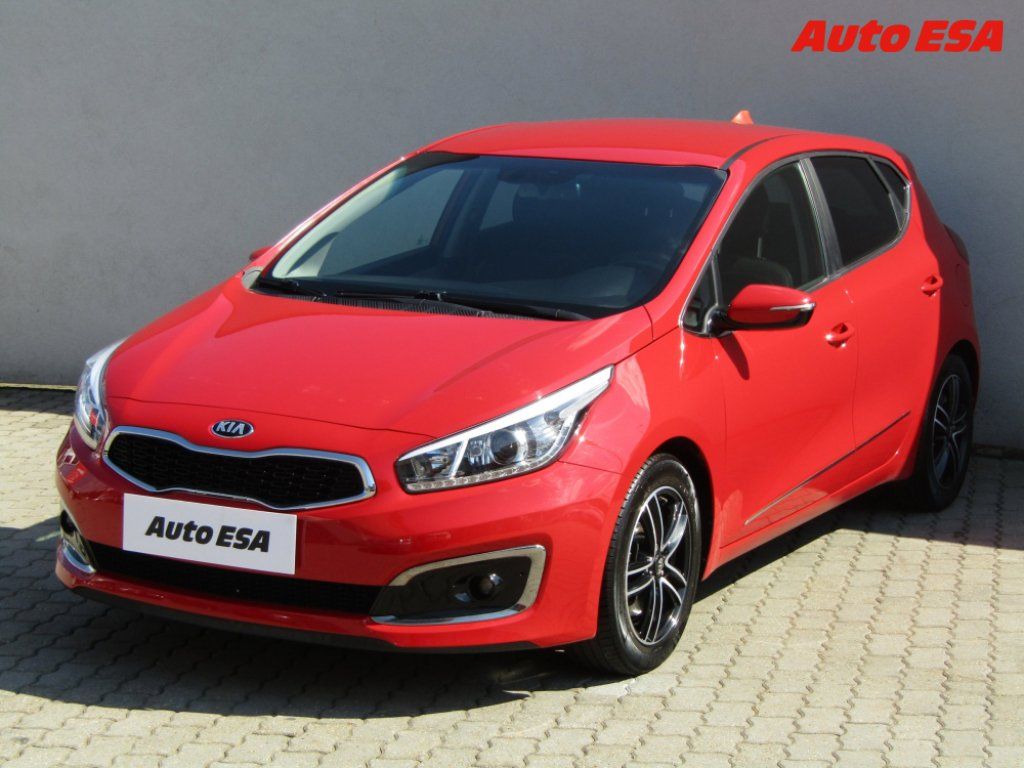 Kia Cee´d, 1.4i,ČR,AC,temp,tažné - fotka 3