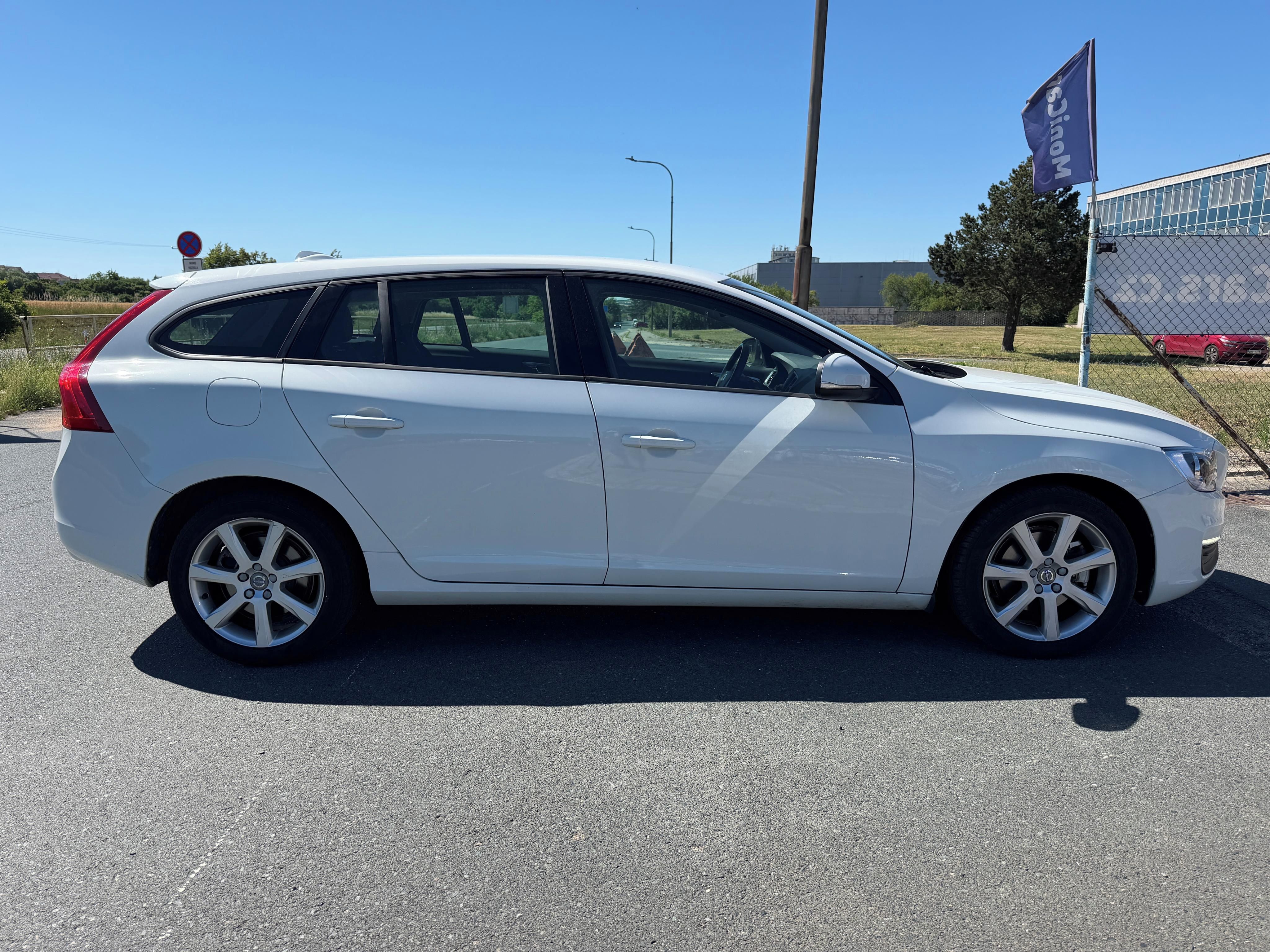 Volvo V60, 2.0 D3 88kW, NAVI. VÝHŘEV - fotka 6