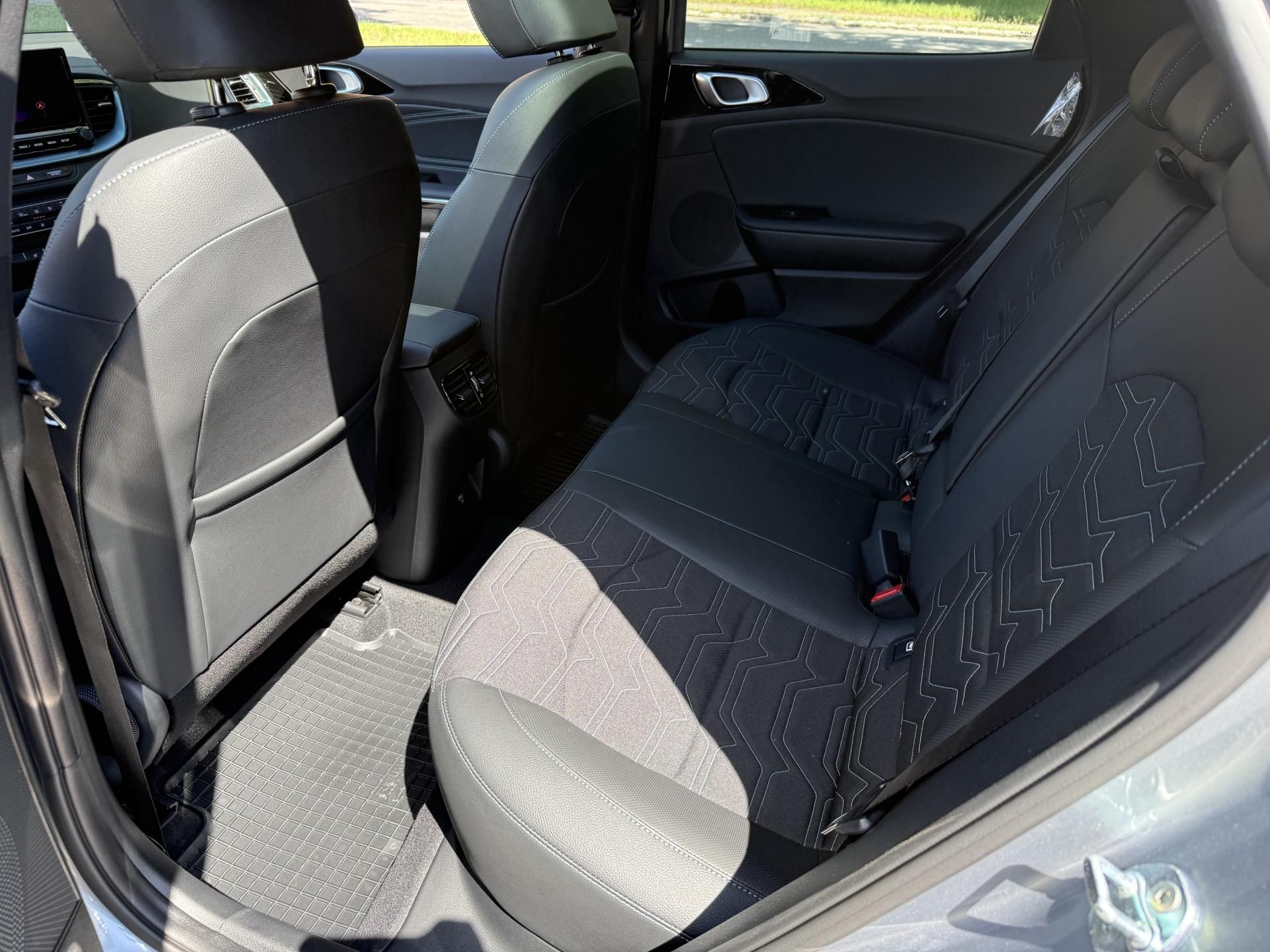 Kia XCee´d, 1,6 T-GDi GPF 7DCT STEEL EDit. - fotka 4