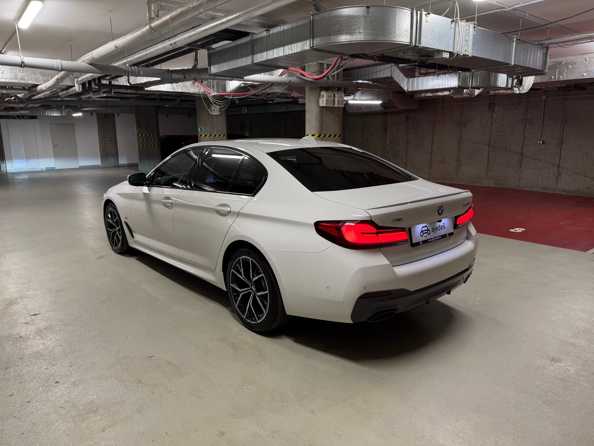 BMW Řada 5, 530d xDrive/M-paket/ČR/záruka - fotka 5