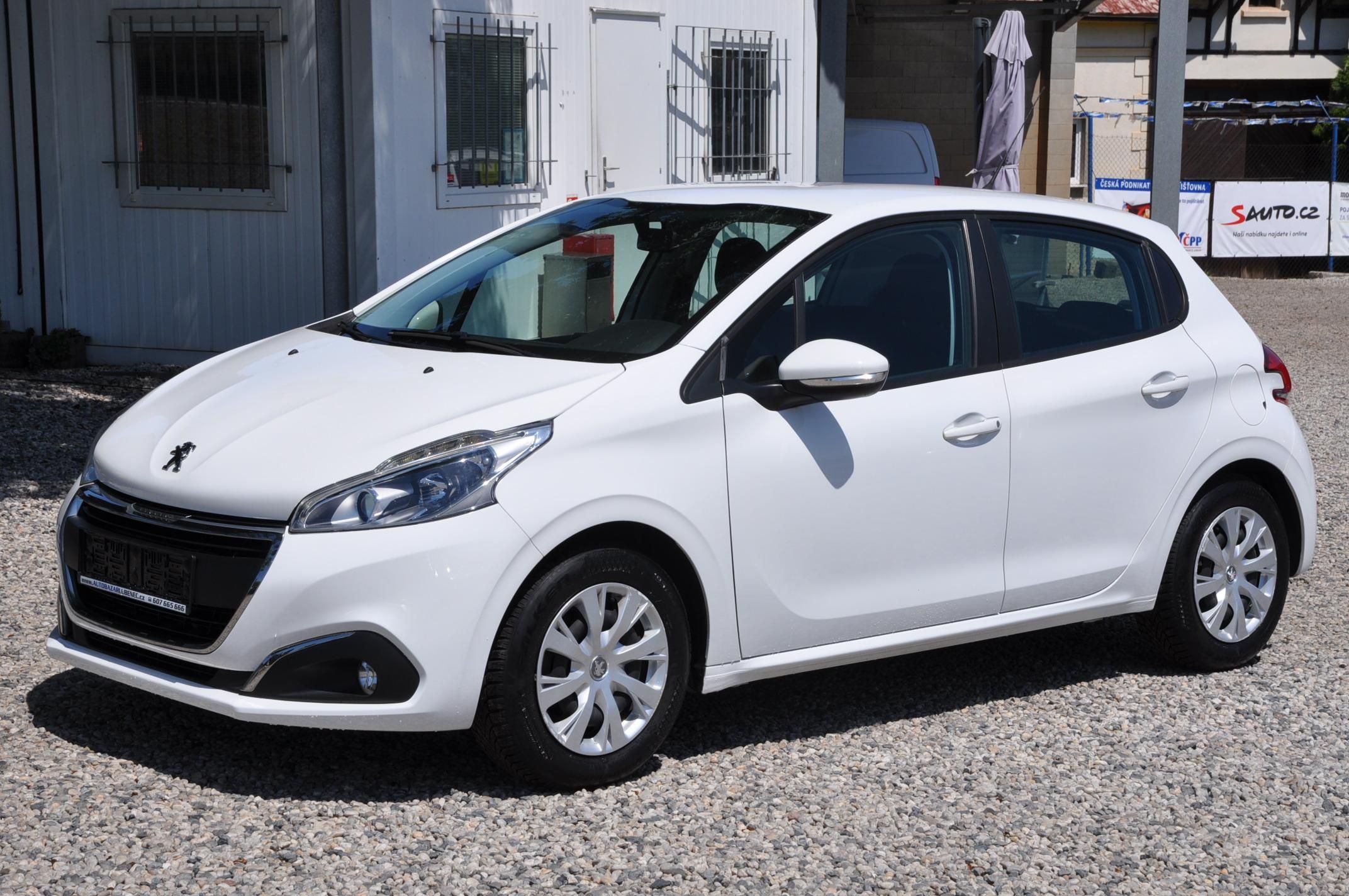 Peugeot 208, 1.2i 60kW