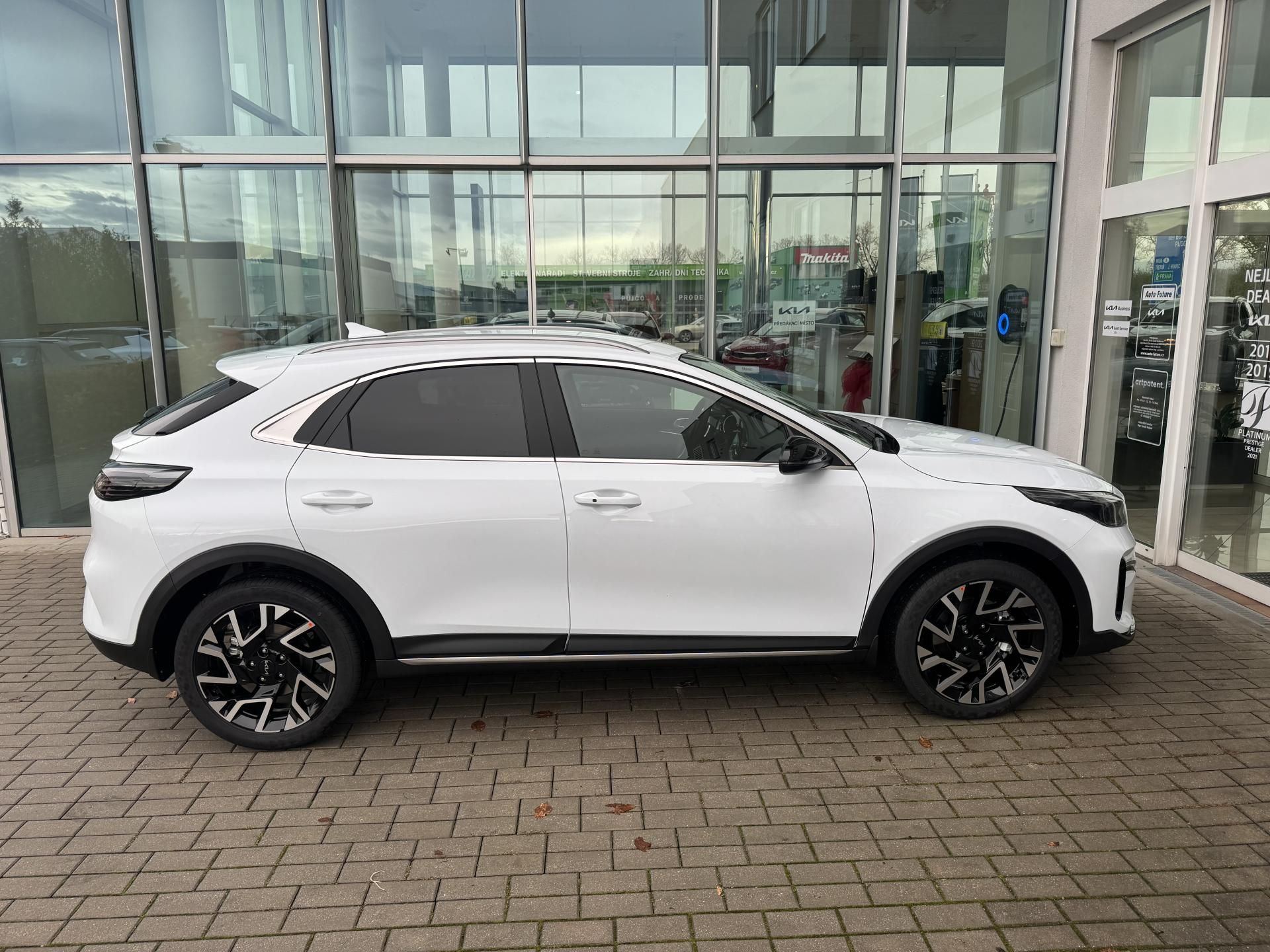 Kia XCee´d, 1.6 T-GDI 132kw Stel ED - fotka 4
