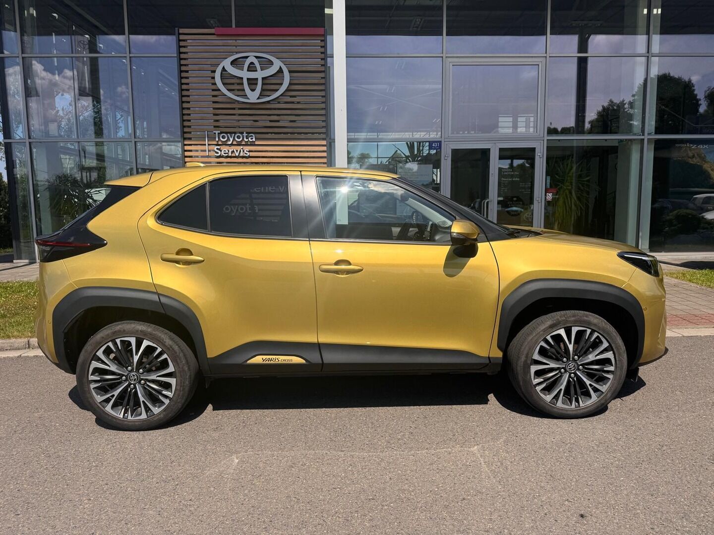 Toyota Yaris Cross, 1.5 AWD Executive - fotka 2