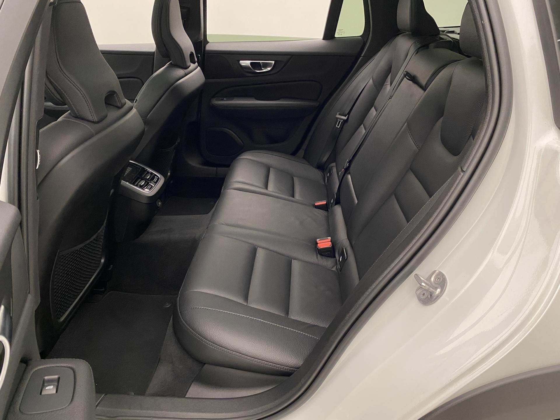 Volvo V60, CC B5 AWD BRIGHT PLUS AUT - fotka 5