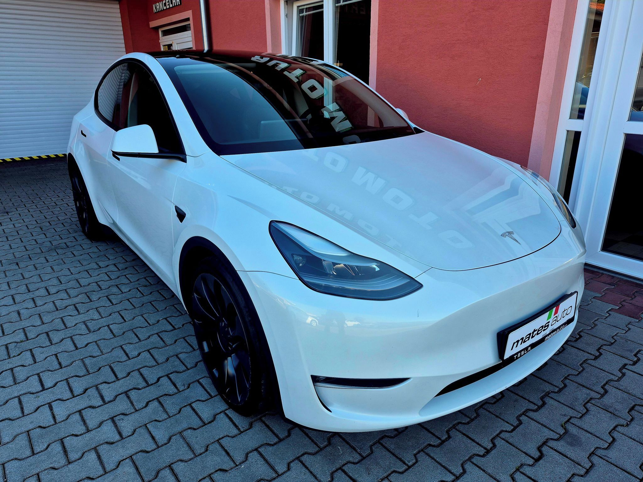 Tesla Model Y, Performance 393 kW SOH 92,5 % - fotka 4