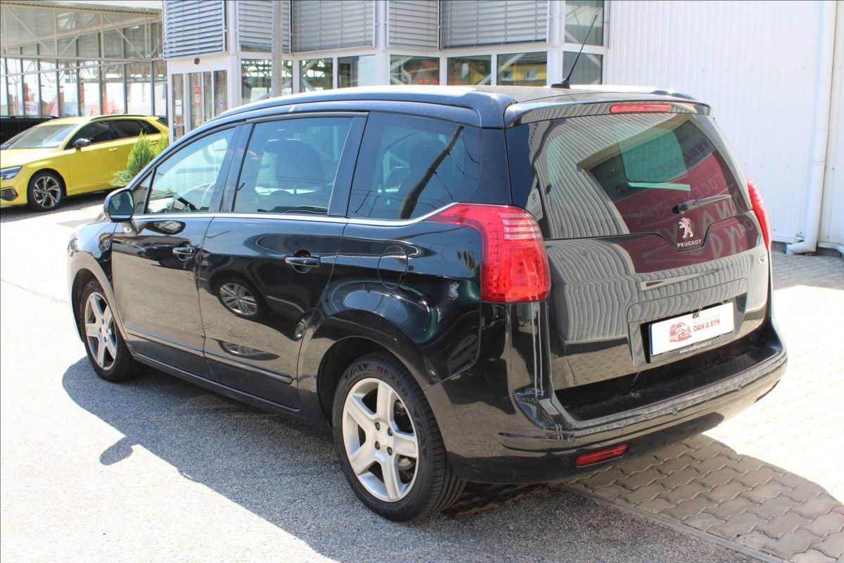Peugeot 5008, 2,0 HDI 120kW 7 míst - fotka 4