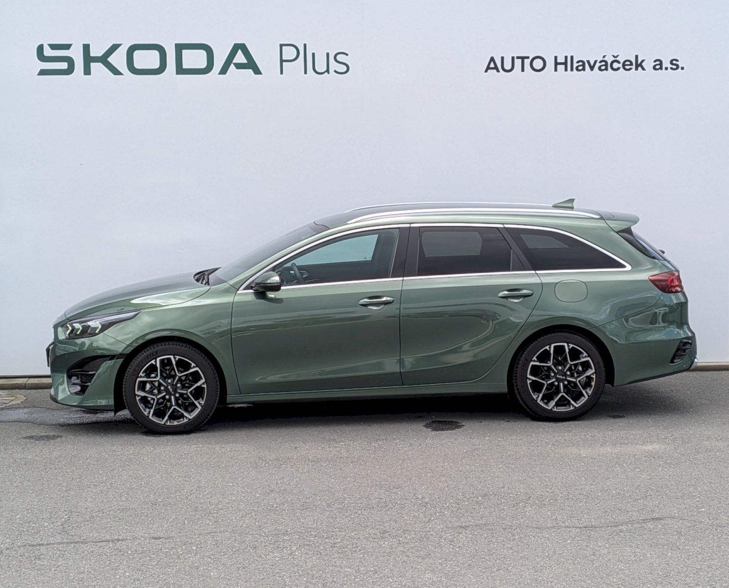 Kia Cee´d, SW GT- LINE 1.5 / 118kW  7 DCT - fotka 3