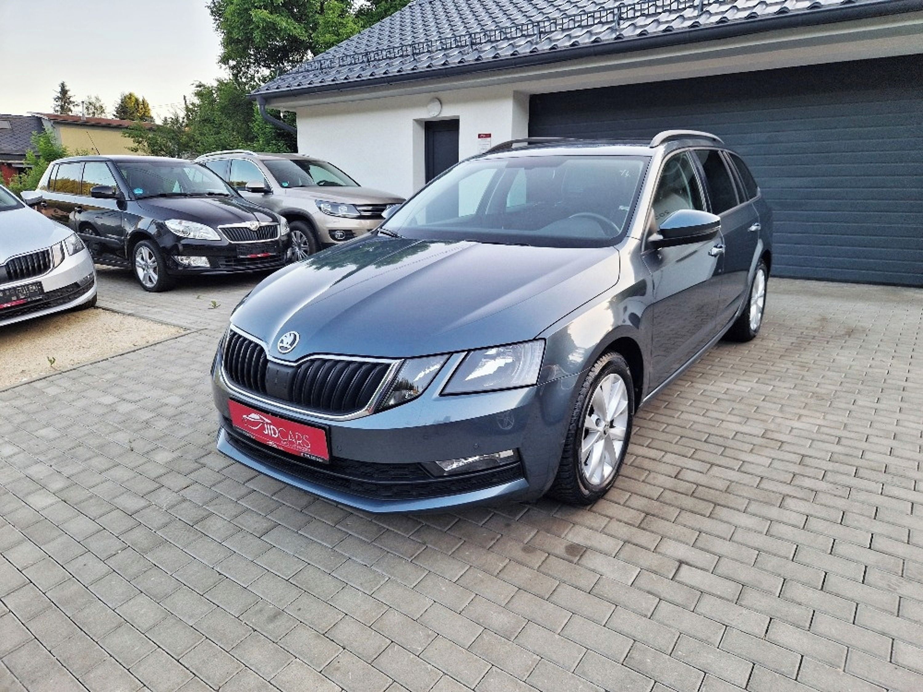 Škoda Octavia, 1.6 TDi (85 kW), 108 tis. km - fotka 2