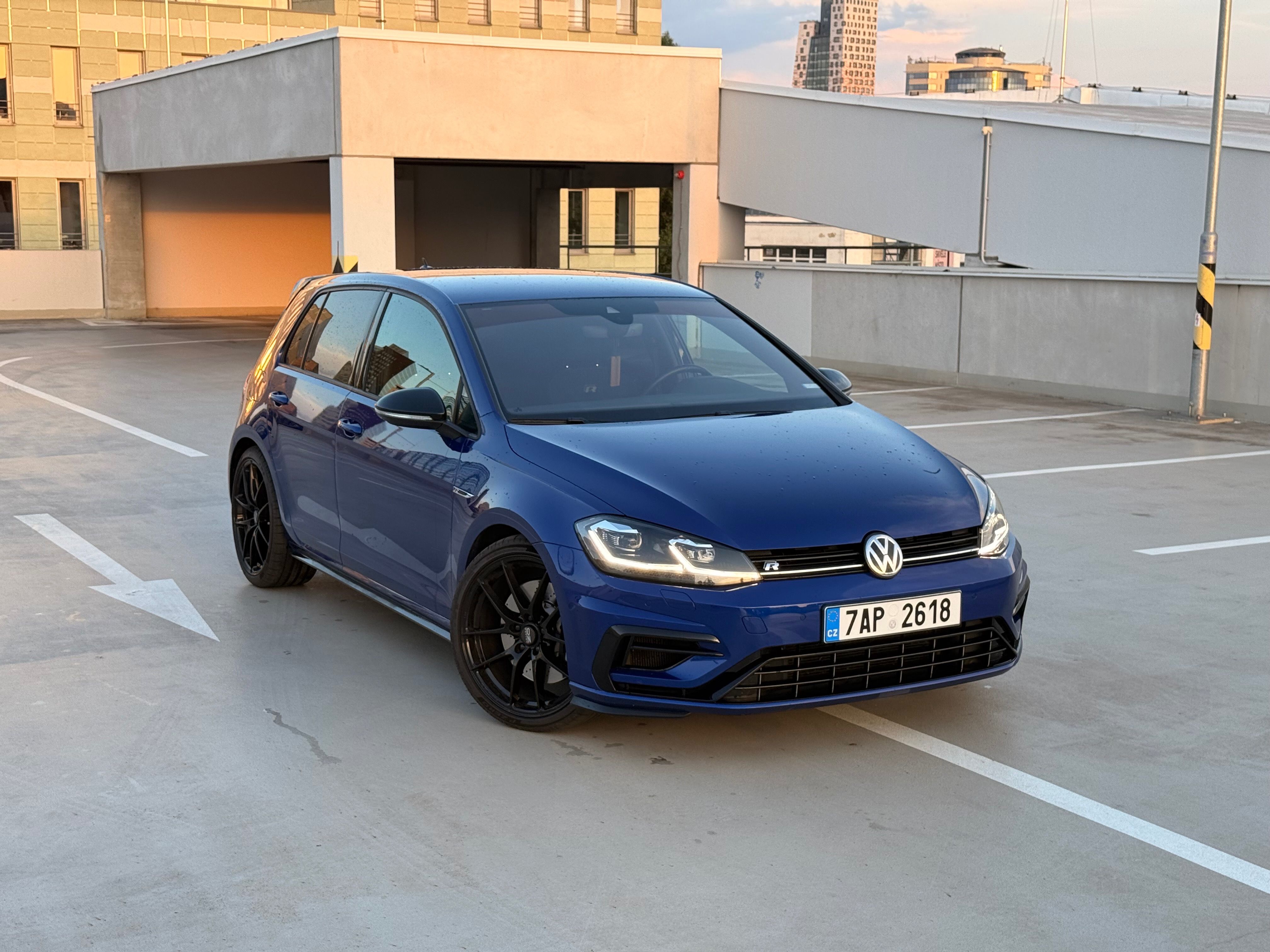 Volkswagen Golf, R 2.0 TSI 4Motion-ČR, 1majitel