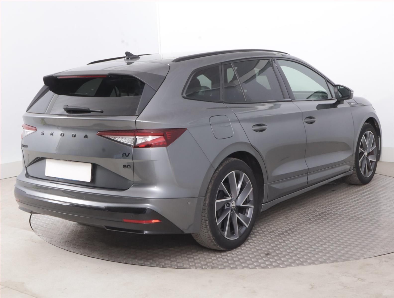 Škoda Enyaq iV, 60 (62 kWh), SoH 93% - fotka 5