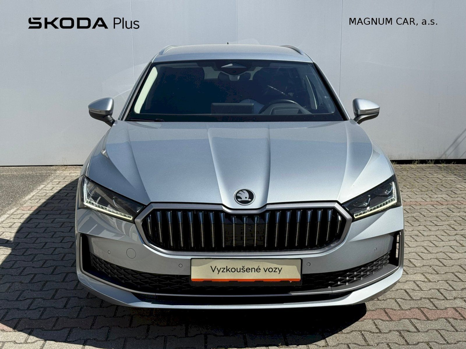 Škoda Superb, COMBI L&K DSG 4x4 - fotka 4