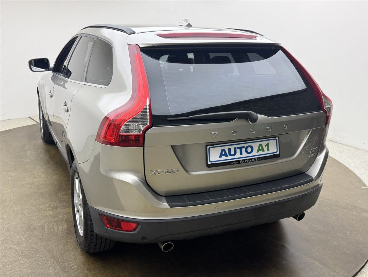 Volvo XC60, 2,4 D3 4X4 AUT. VÝHŘEV LED ČR - fotka 6