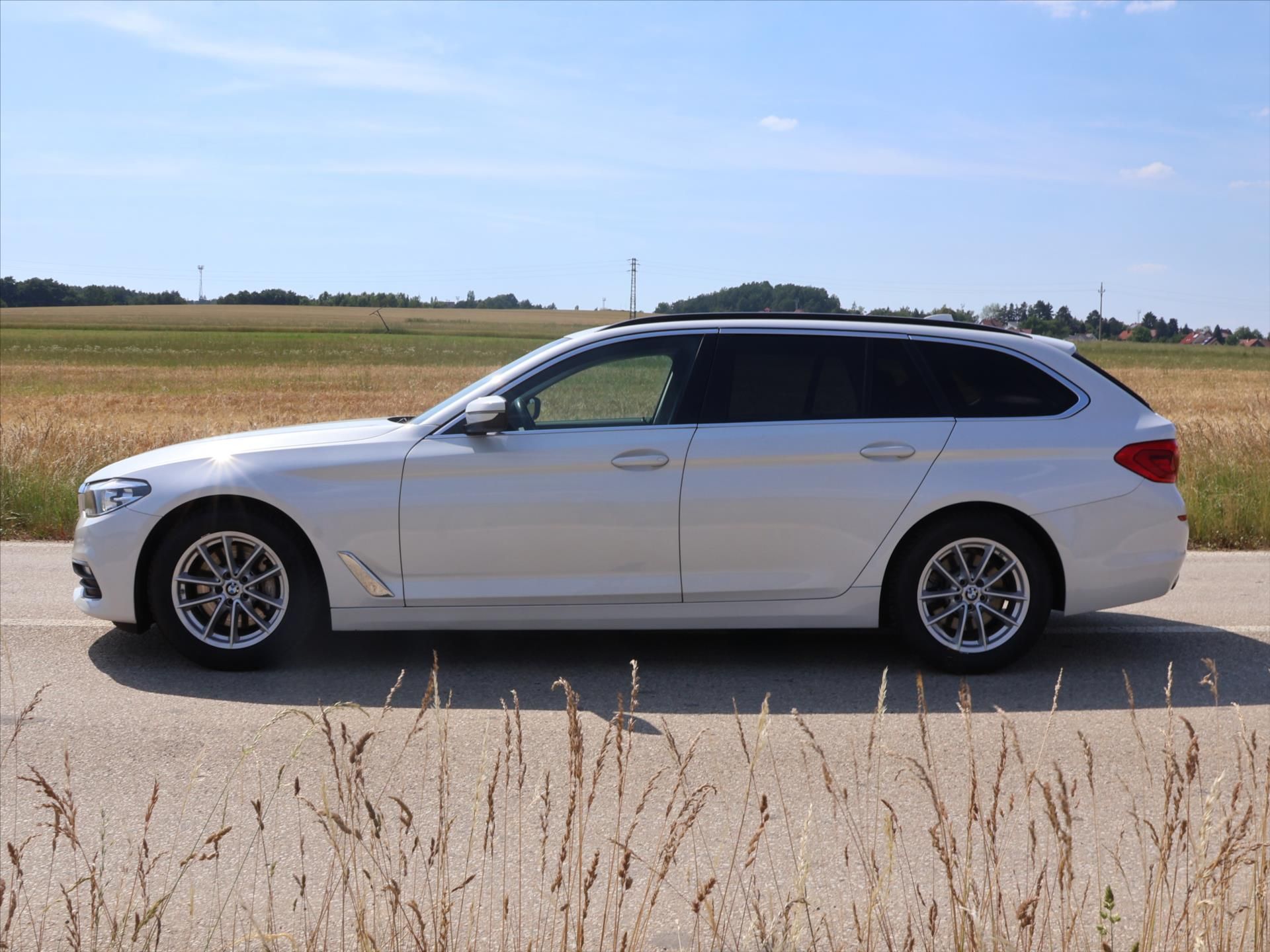 BMW Řada 5, 2,0 525d 170kW Aut. Navi LED - fotka 4