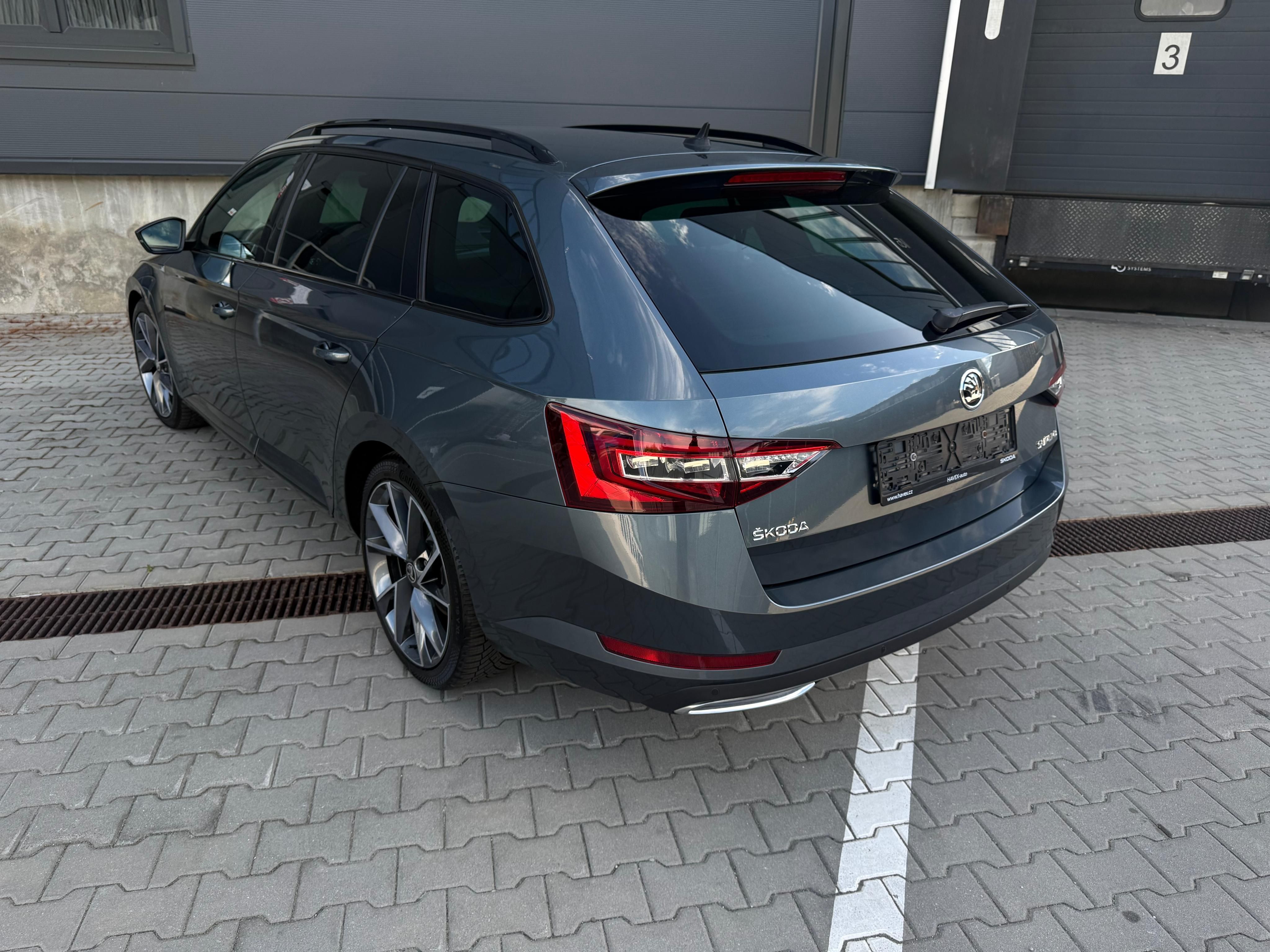 Škoda Superb, Sportline 2.0 TDI 140 kW - fotka 6