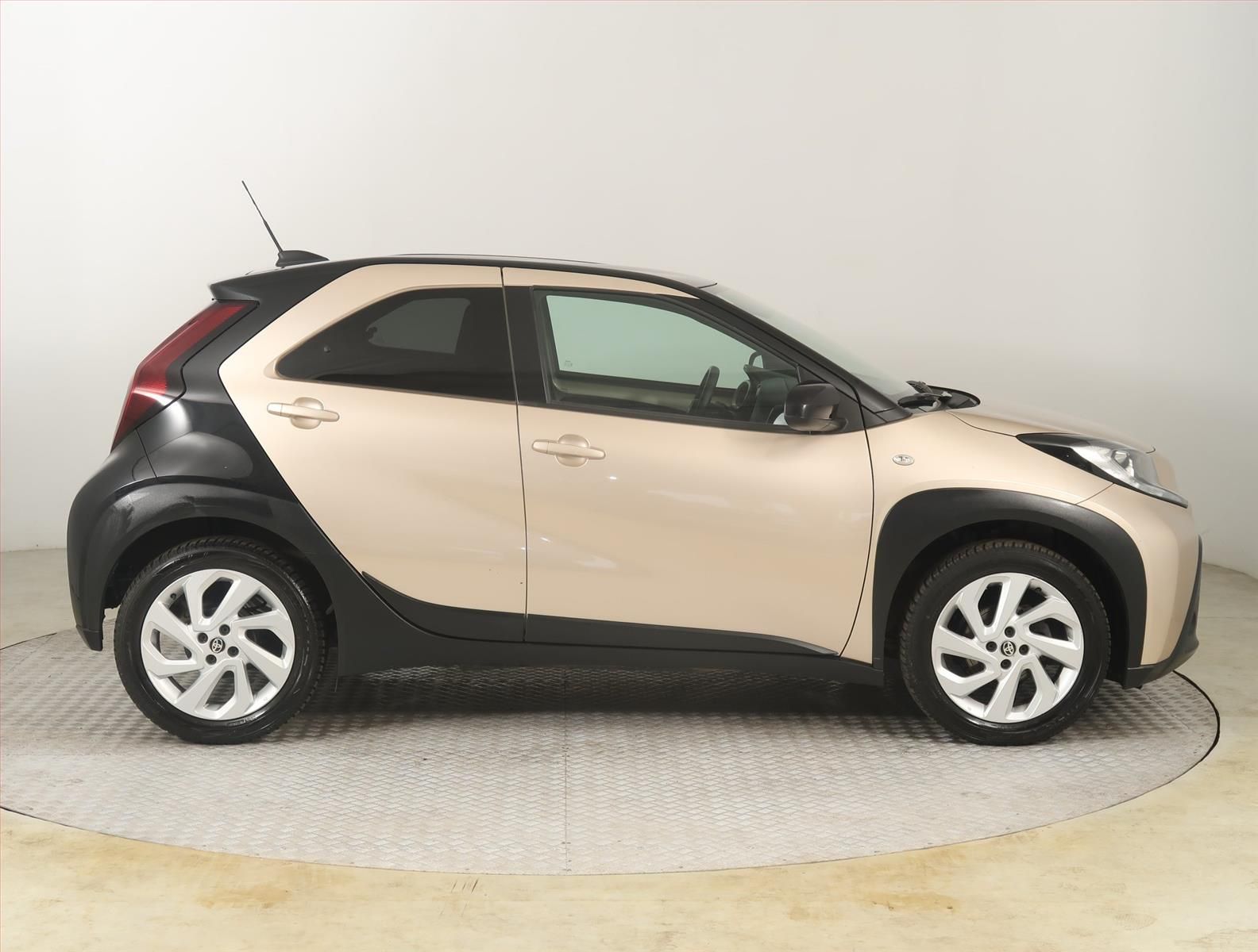 Toyota Aygo, 1.0 VVT-i, Automat, ČR,1.maj - fotka 6