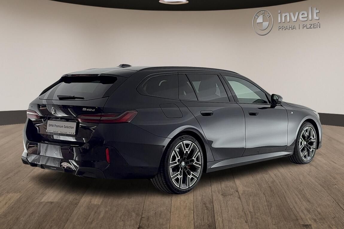 BMW Řada 5, 540d xDrive Touring - fotka 3