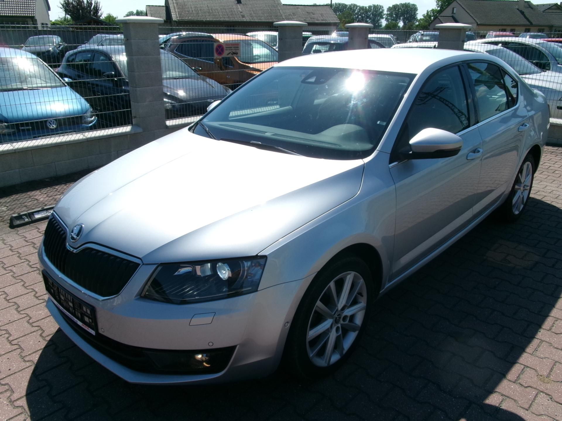 Škoda Octavia, 1,4 TSI AC BT NAVI TEMP - fotka 2