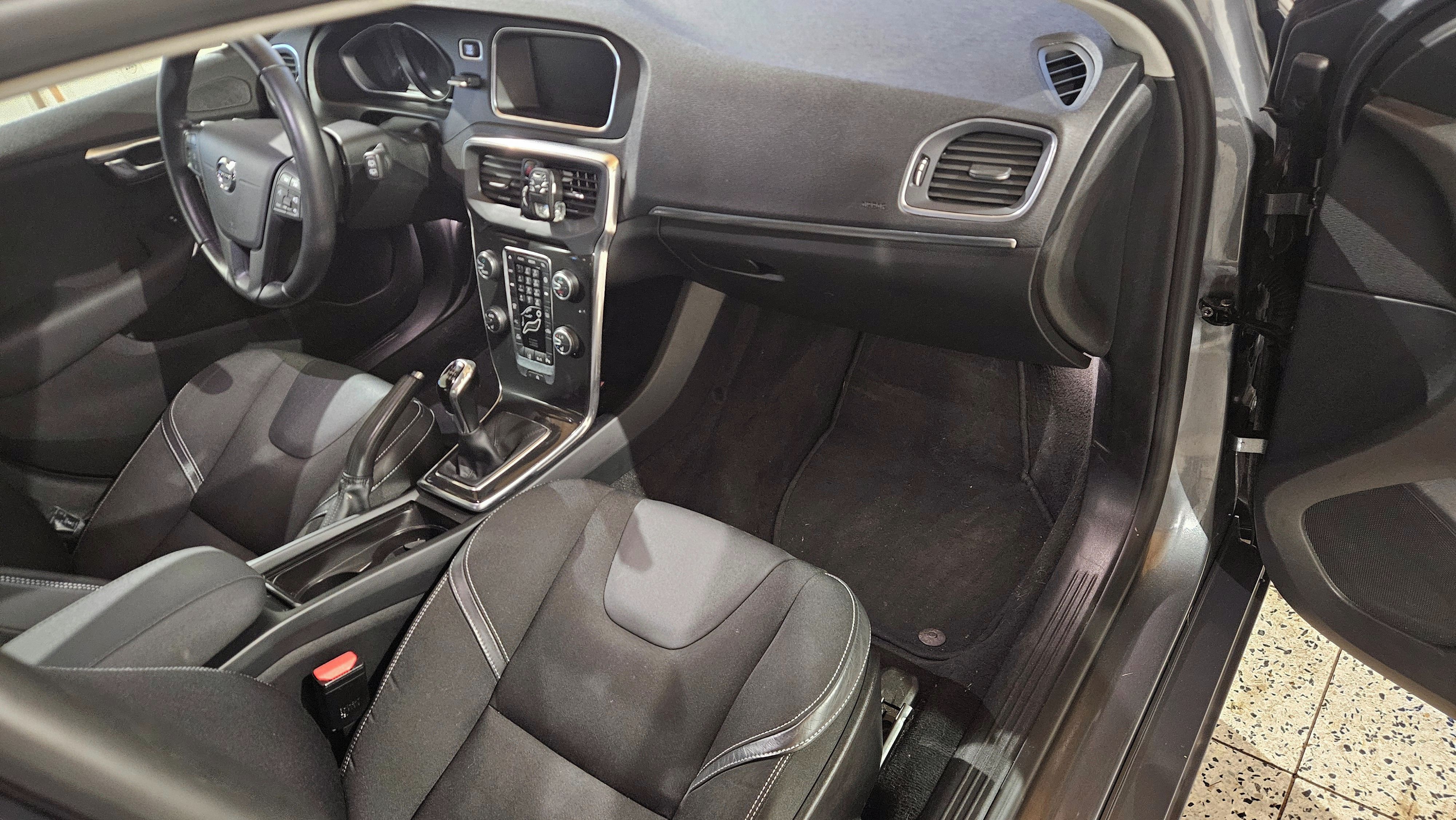 Volvo V40 - fotka 2