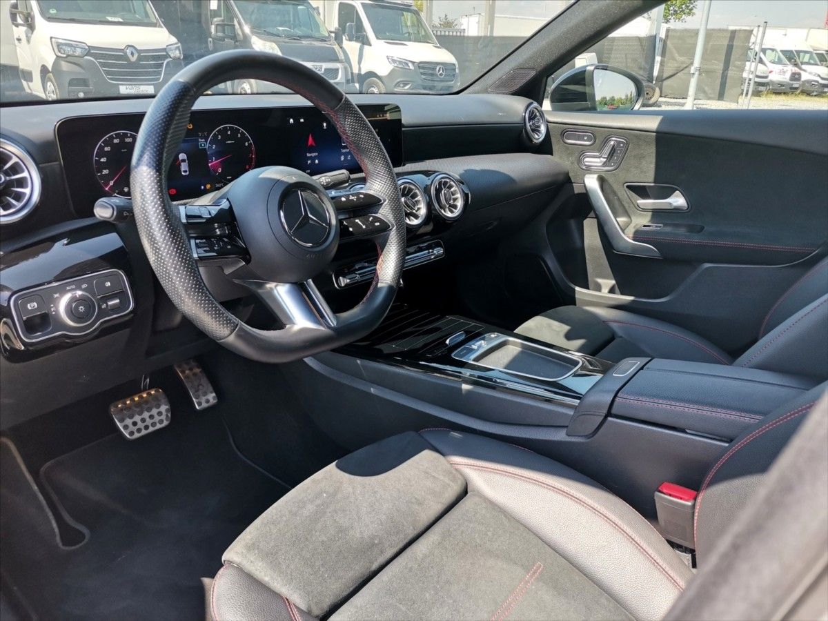Mercedes-Benz Třídy A, A 180 AMG-line*Night*Keyless - fotka 6