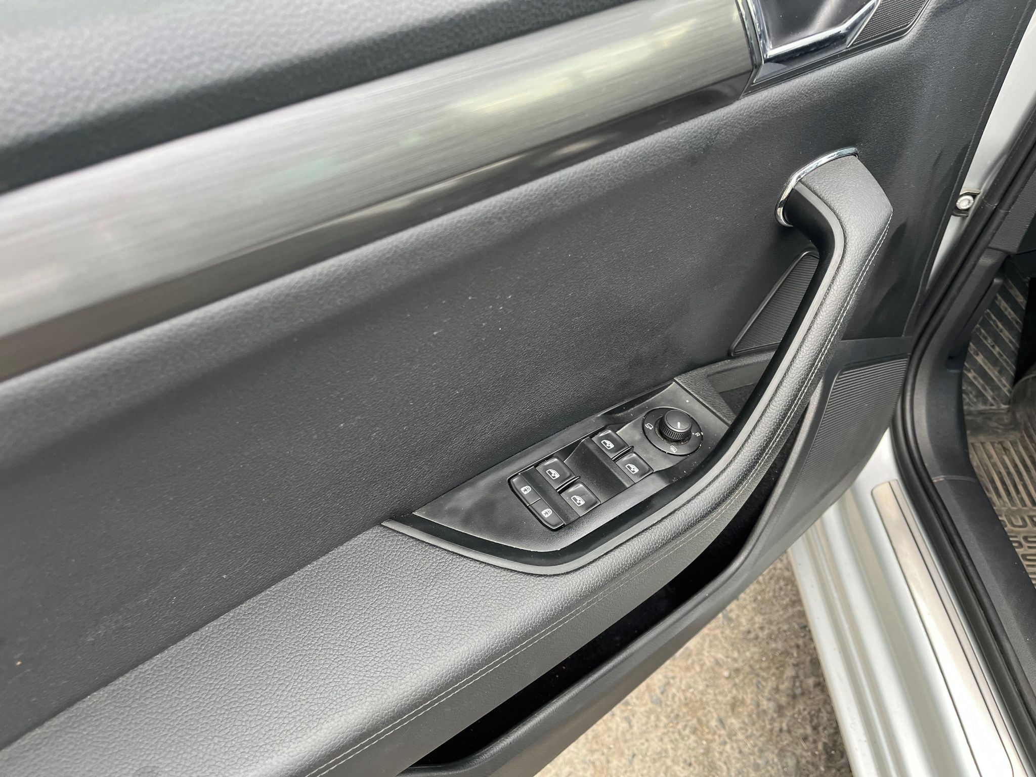 Škoda Superb, STYLE 2.0TDi 147kW*4x4* - fotka 6