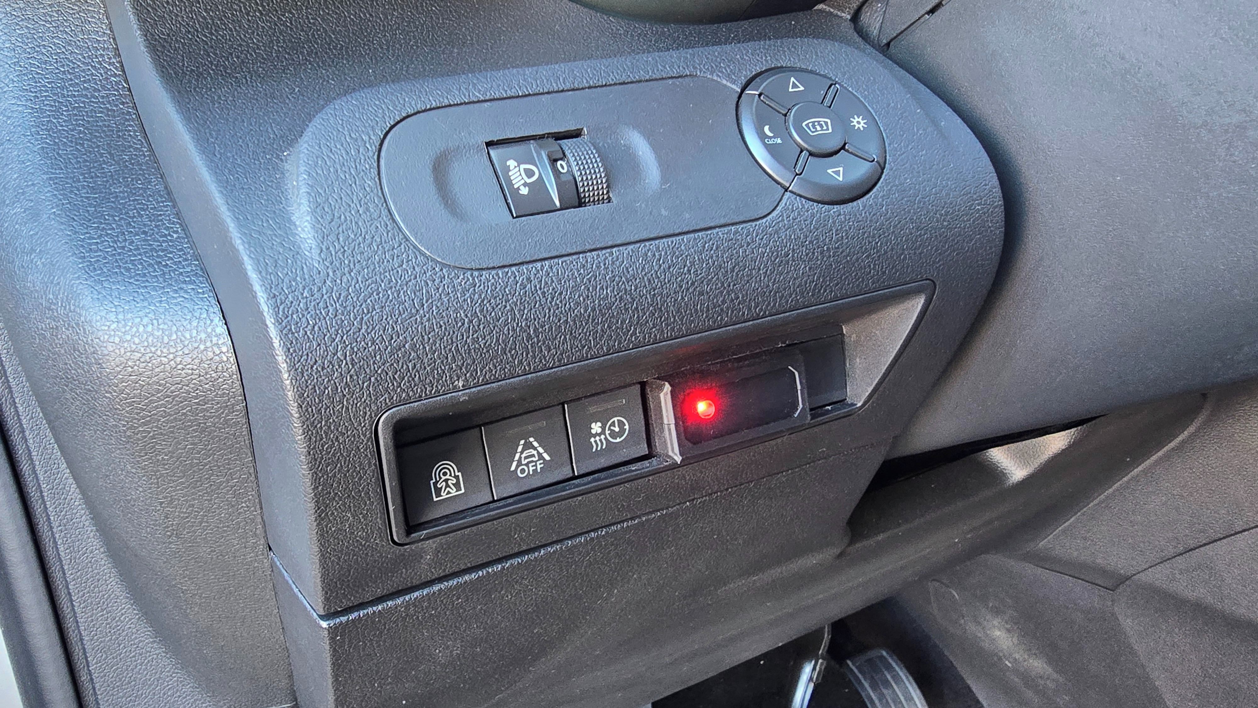Citroën Berlingo, 1.5 BlueHDi, Long, Webasto - fotka 4