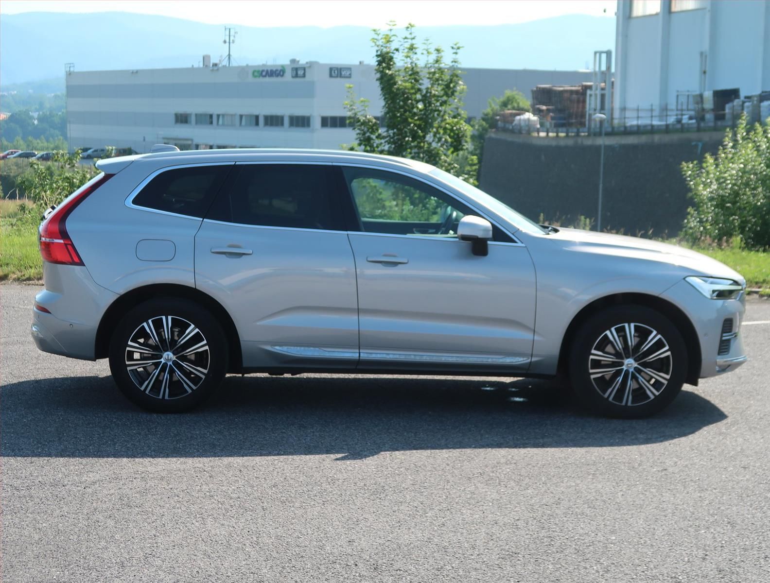 Volvo XC60, D5 AWD, Momentum, 4X4 - fotka 6