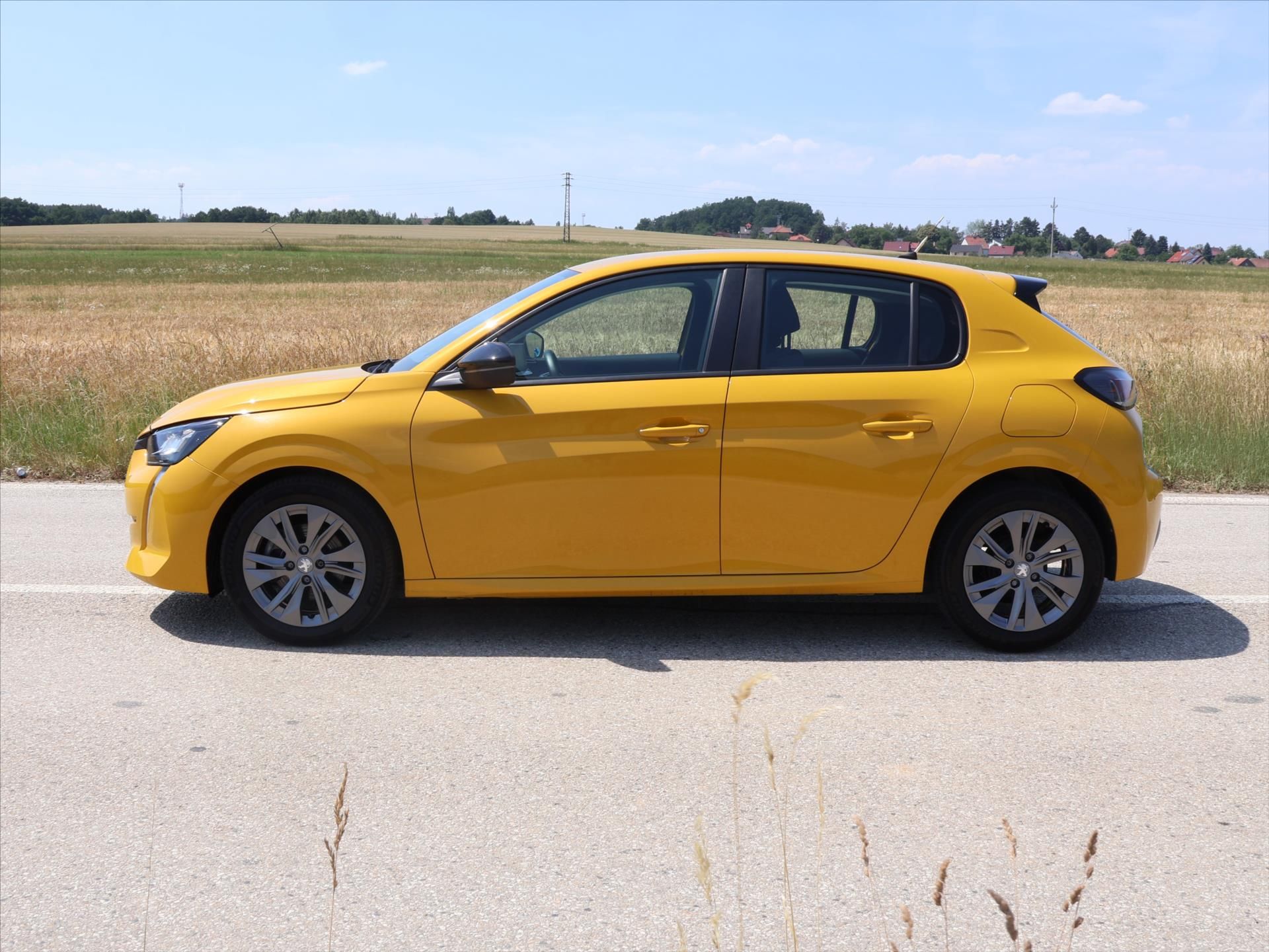 Peugeot 208, 1,2 Pure Tech 74 kW Allure - fotka 4