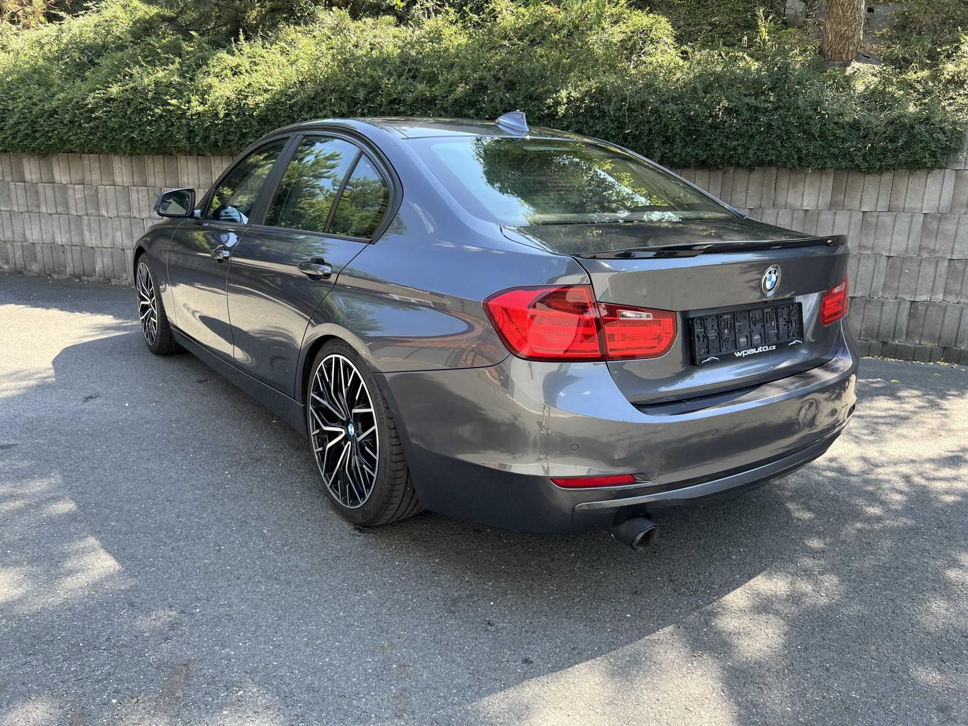 BMW Řada 3, F30 320d 120 kW - fotka 4