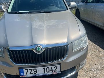 Superb TSI, 190 000 km, manuál