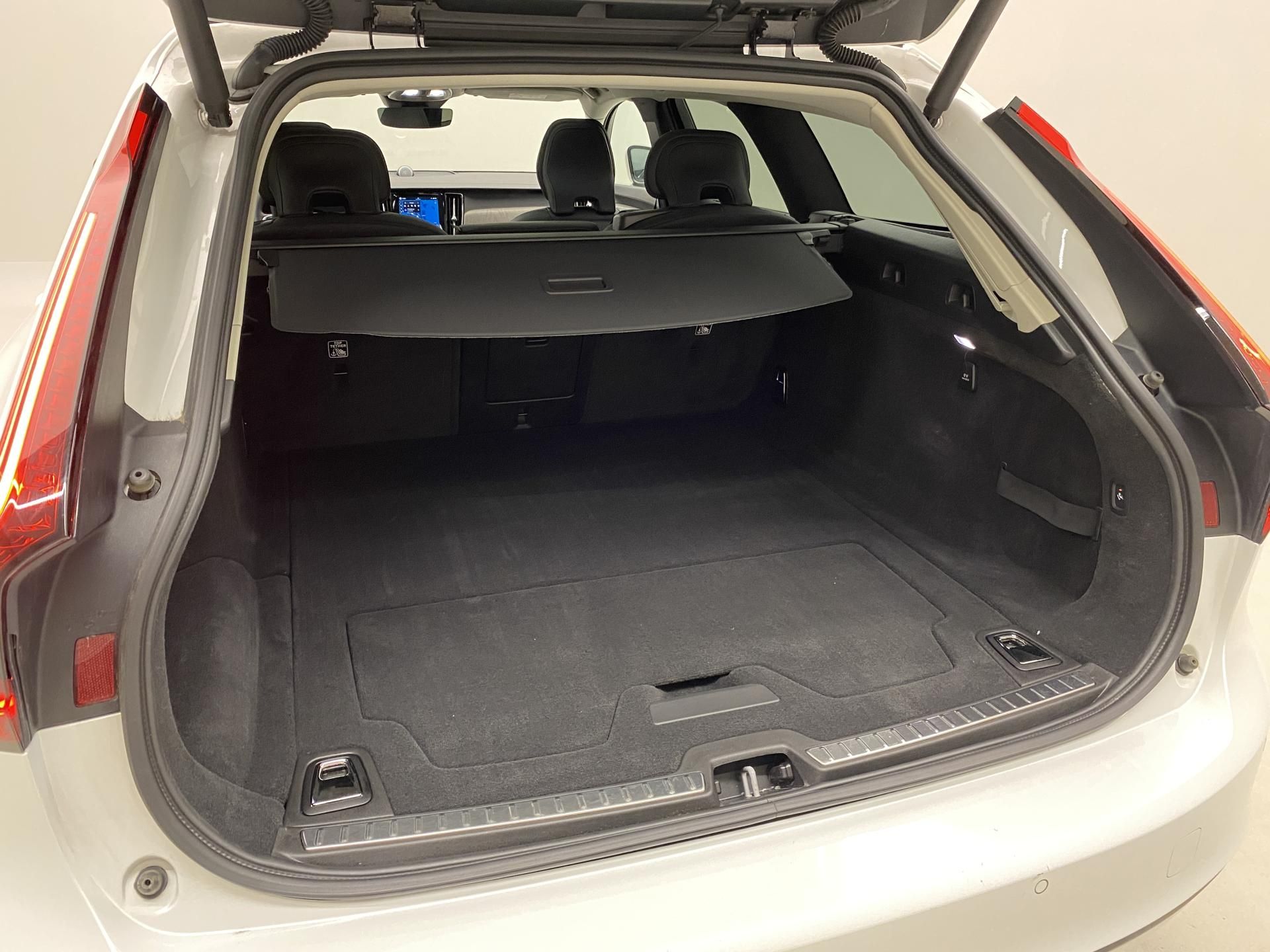 Volvo V90, T8 AWD RECHARGE DARK ULTRA CZ - fotka 6