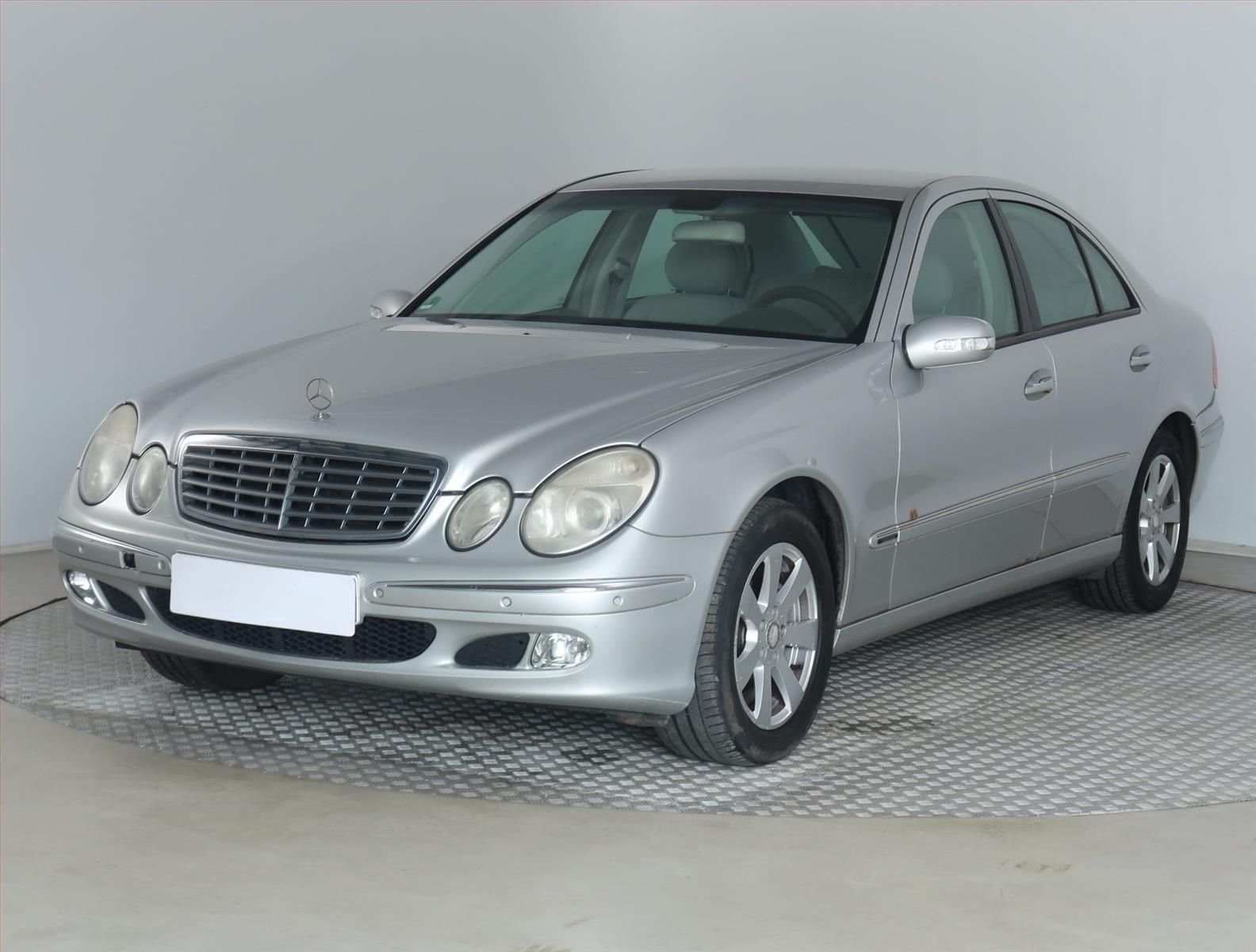 Mercedes-Benz Třídy E, 240, LPG, Automat, Tažné - fotka 2