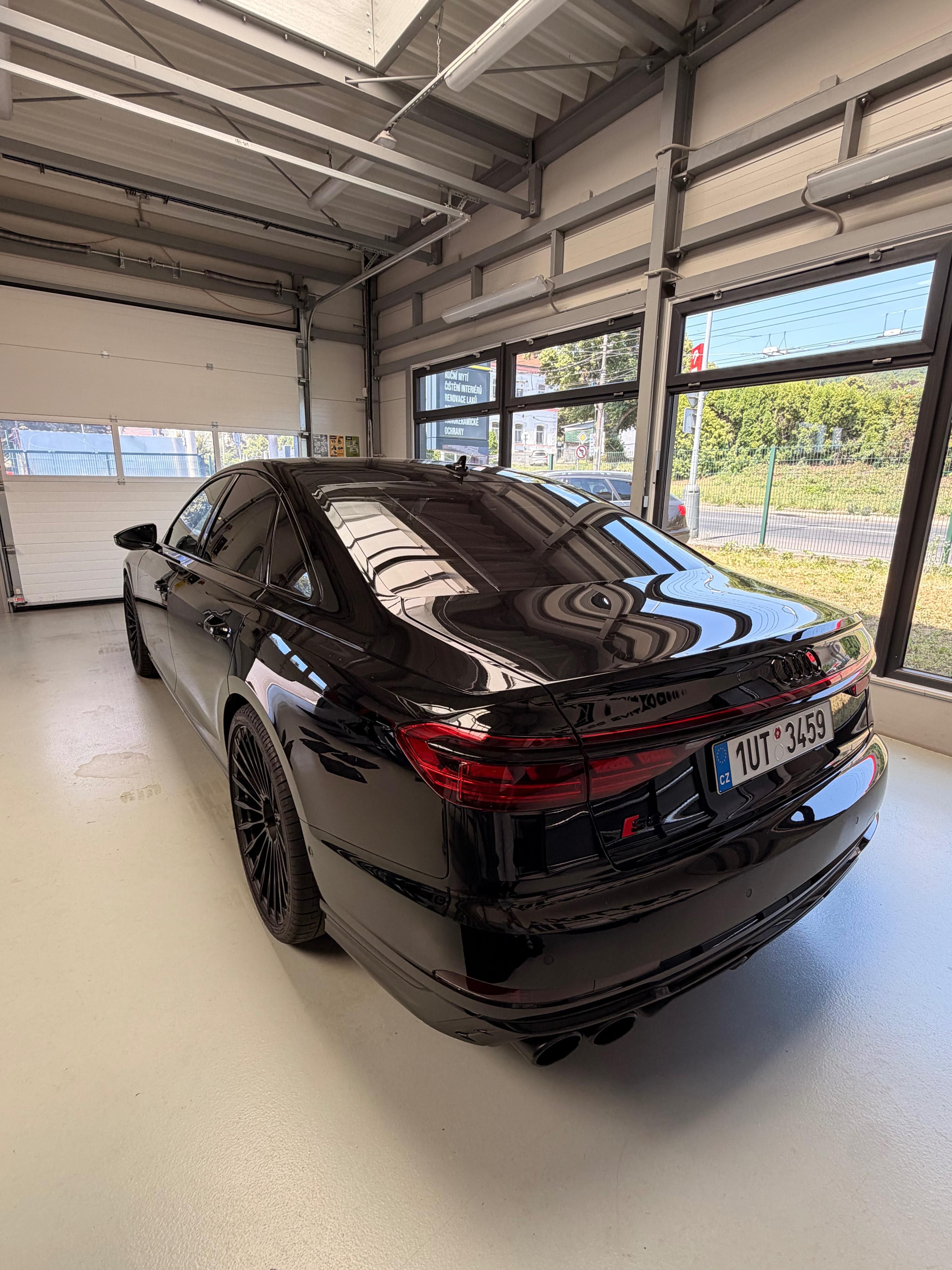 Audi S8, 420 kW, top stav - fotka 3