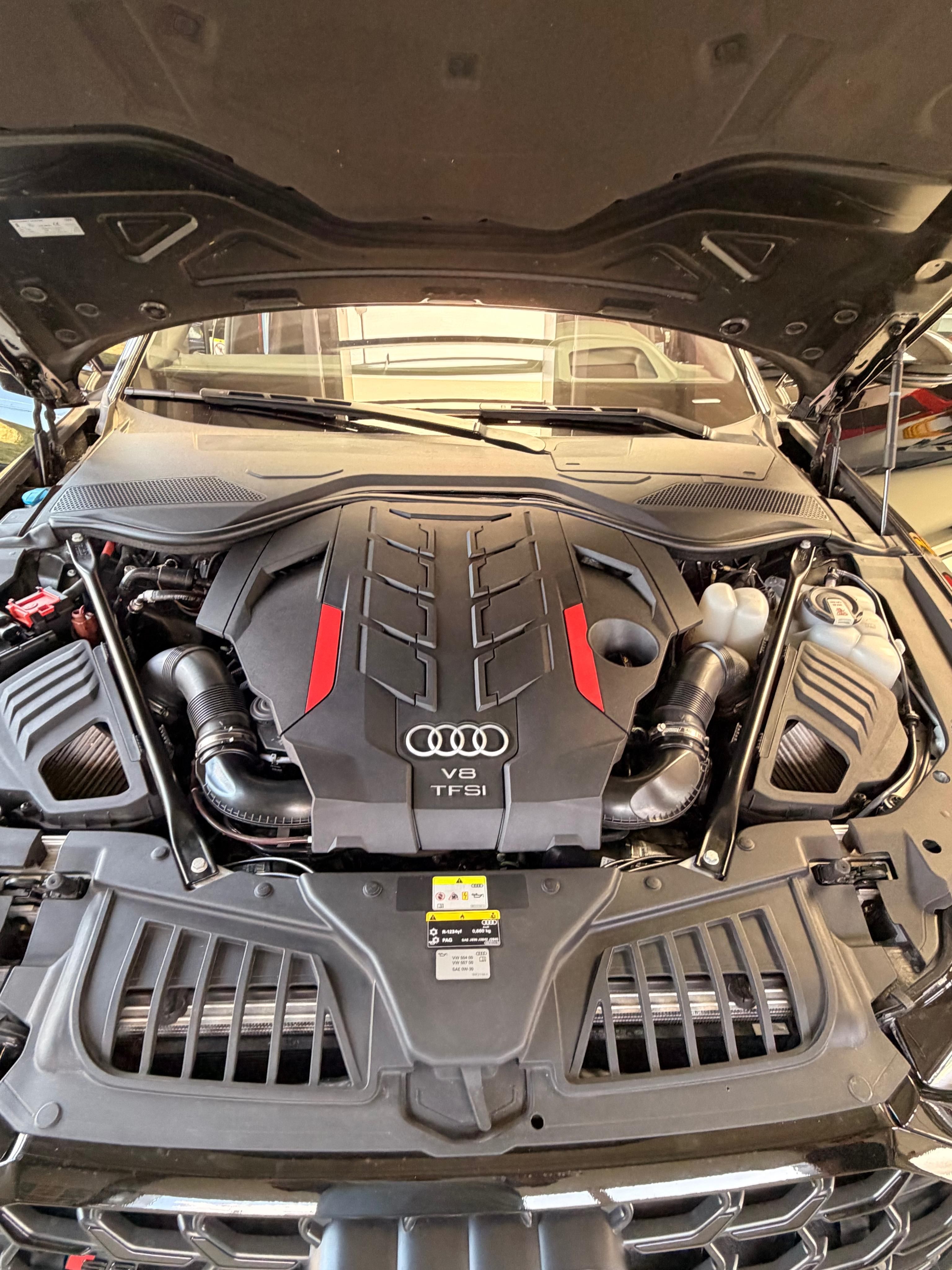 Audi S8, 420 kW, top stav - fotka 5