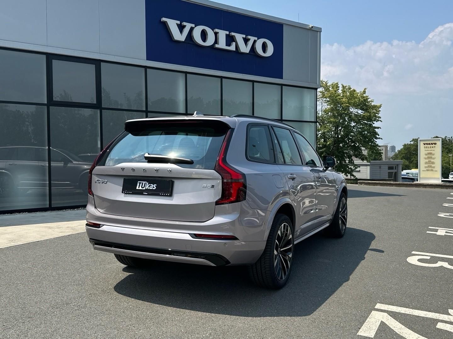 Volvo XC90, 2.0B5 184kW 4x4  PLUS DARK - fotka 6