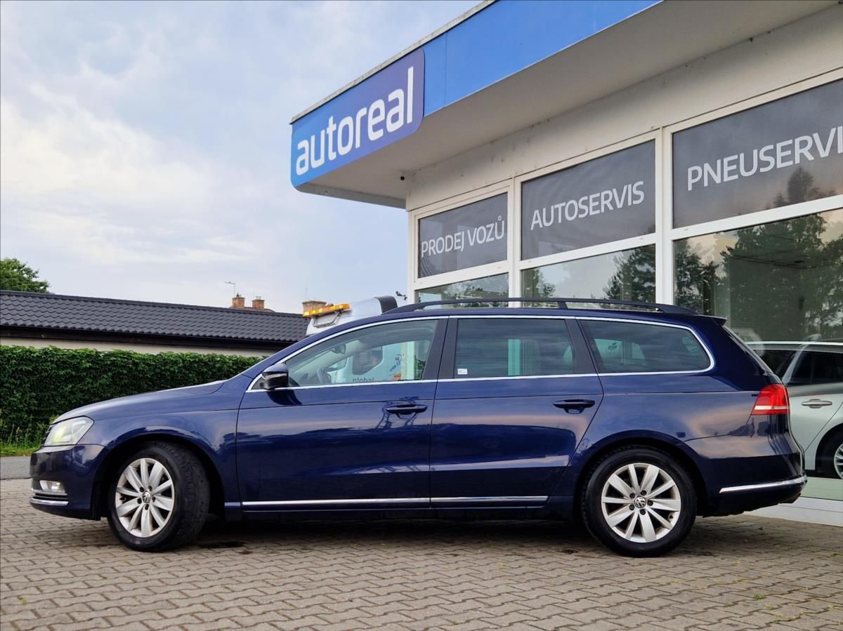 Volkswagen Passat, 2,0 TDi 103kW KAMERA NAVI +ZIM - fotka 2