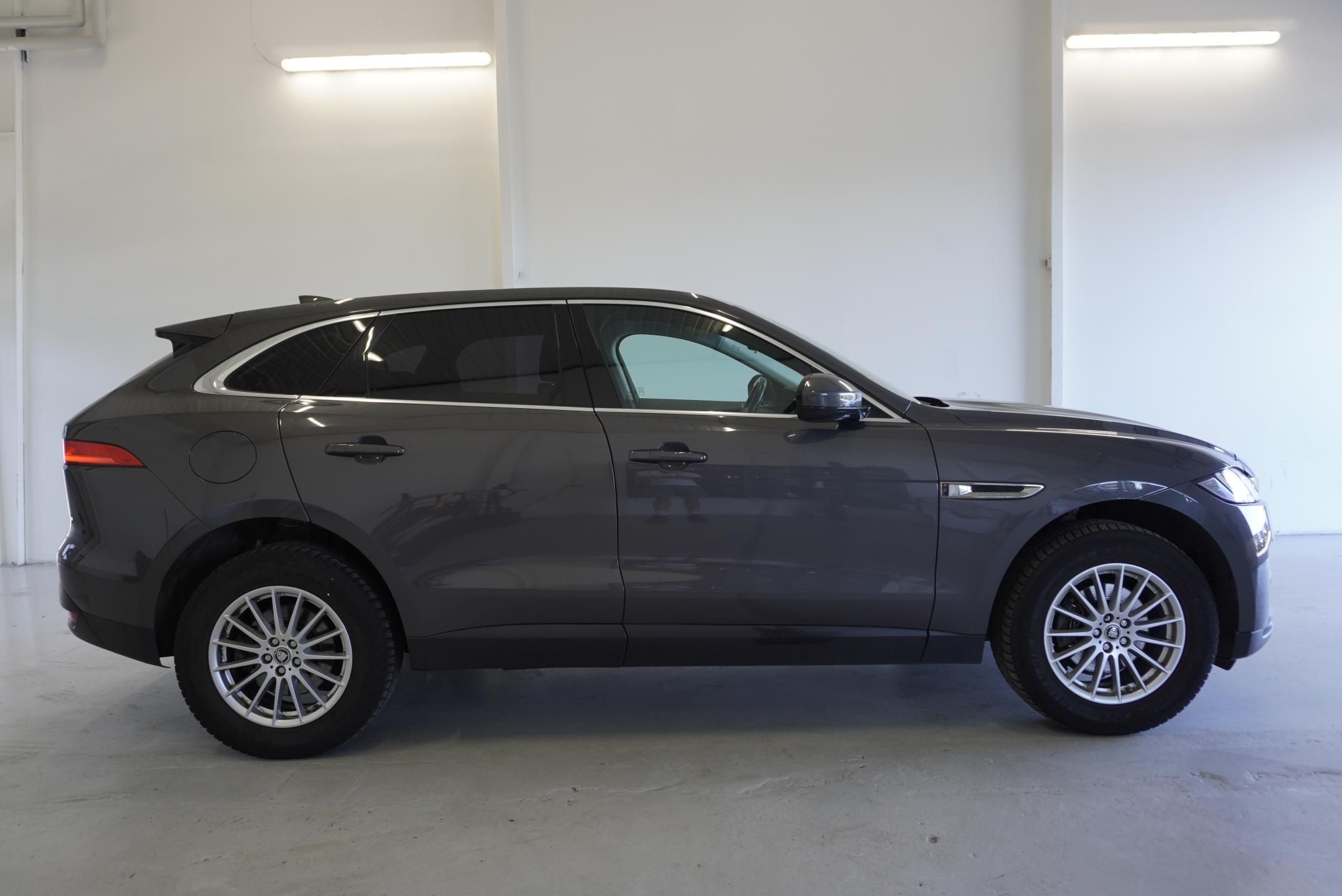 Jaguar F-Pace, 2.0D 132kW PRESTIGE - fotka 4