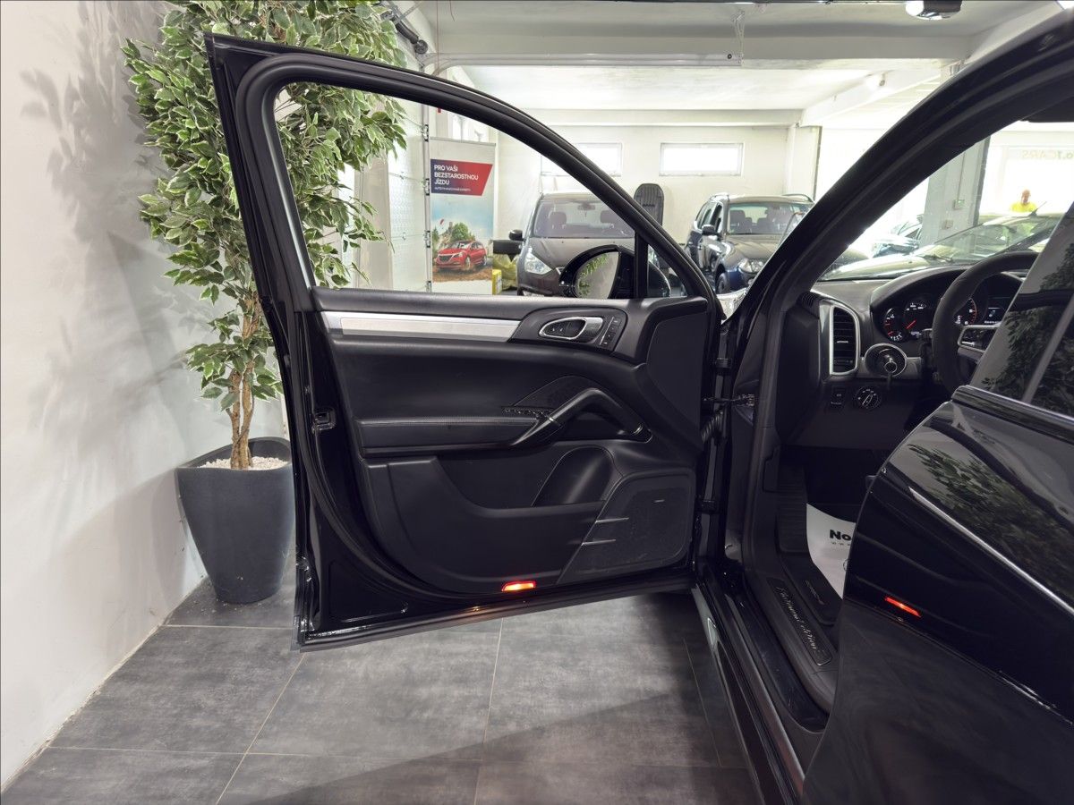 Porsche Cayenne, 3,0   D VZDUCH PANO BOSE 360 - fotka 6